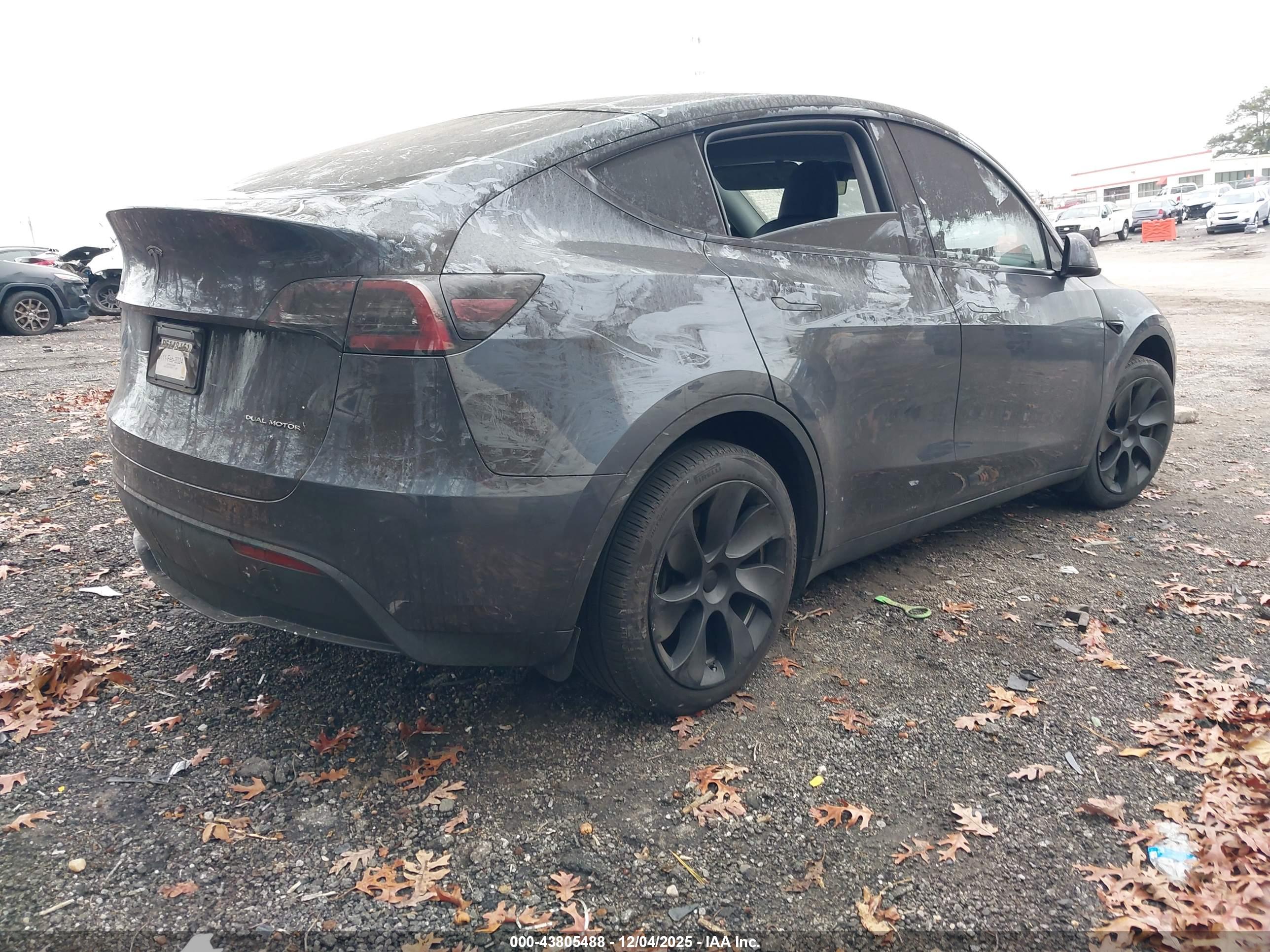 TESLA MODEL image 4