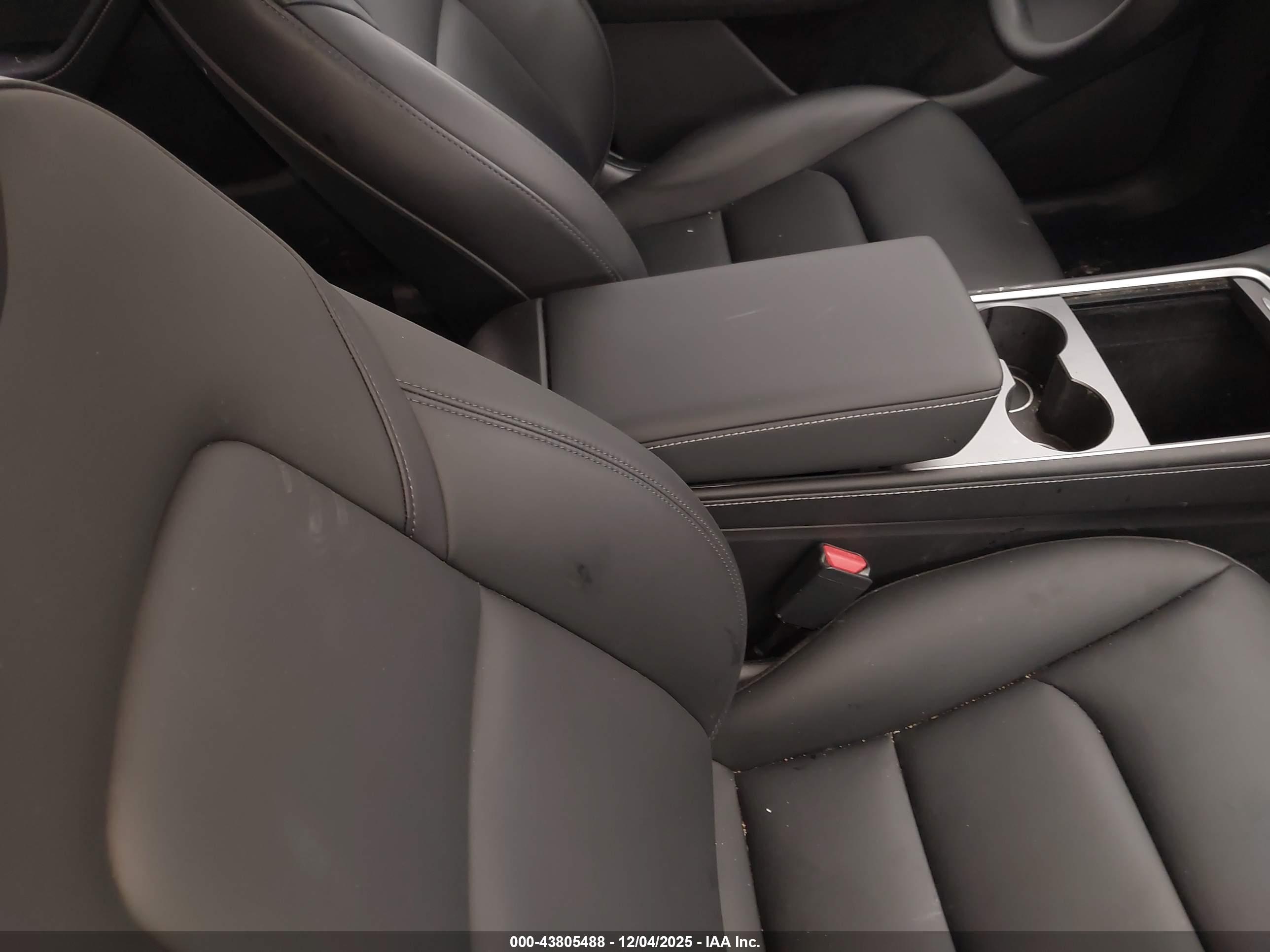 TESLA MODEL image 5