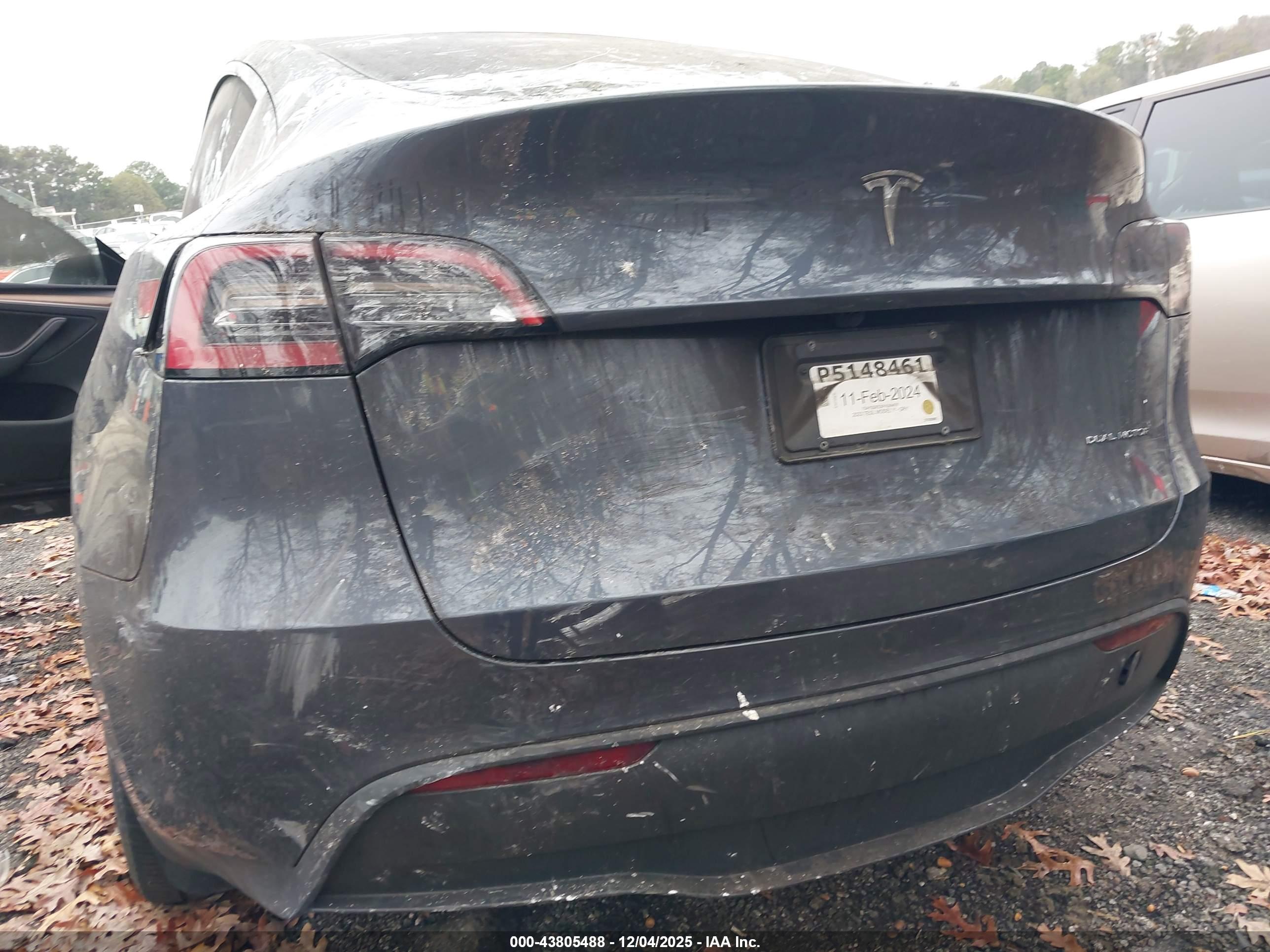 TESLA MODEL image 6