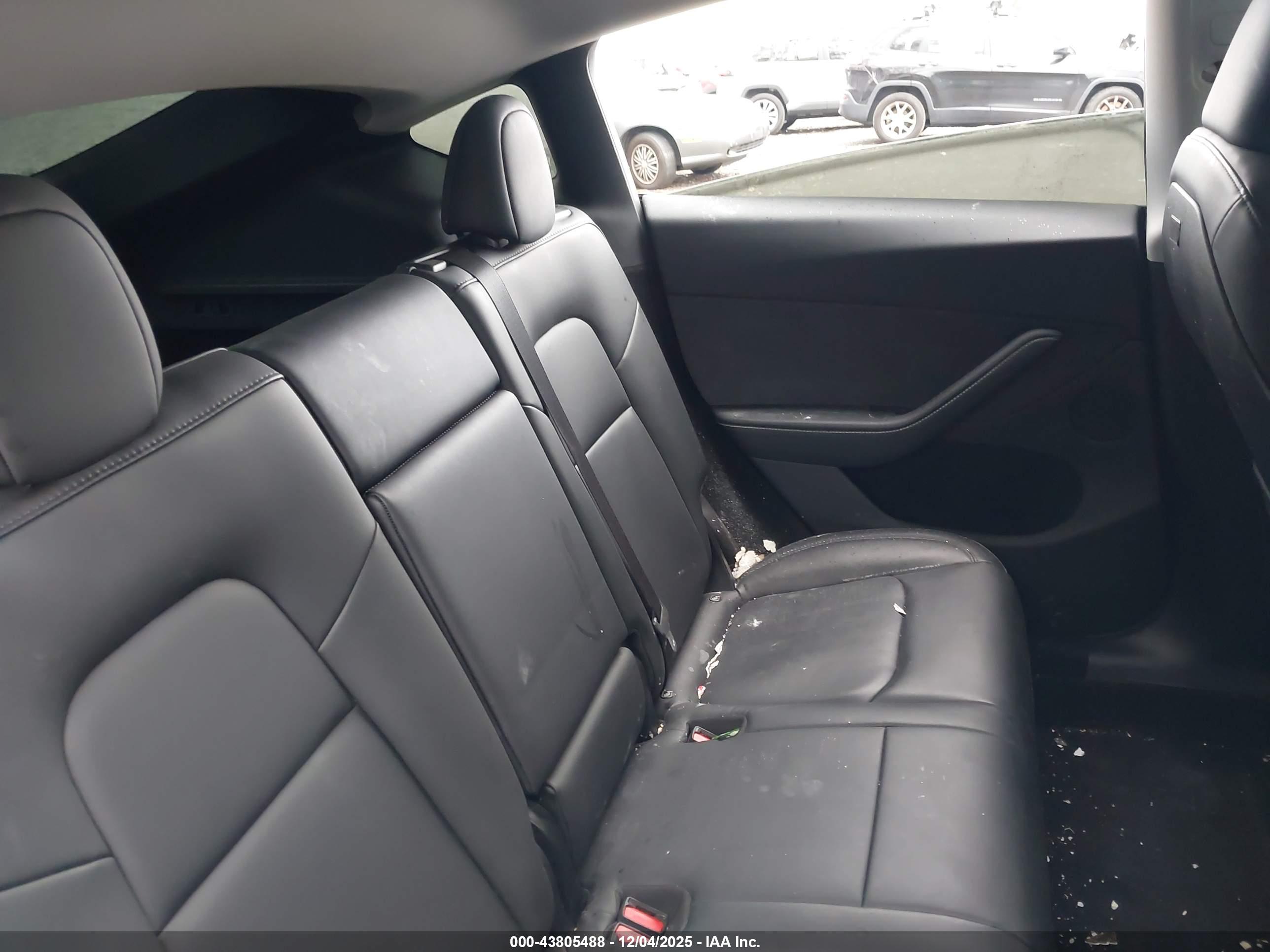 TESLA MODEL image 8