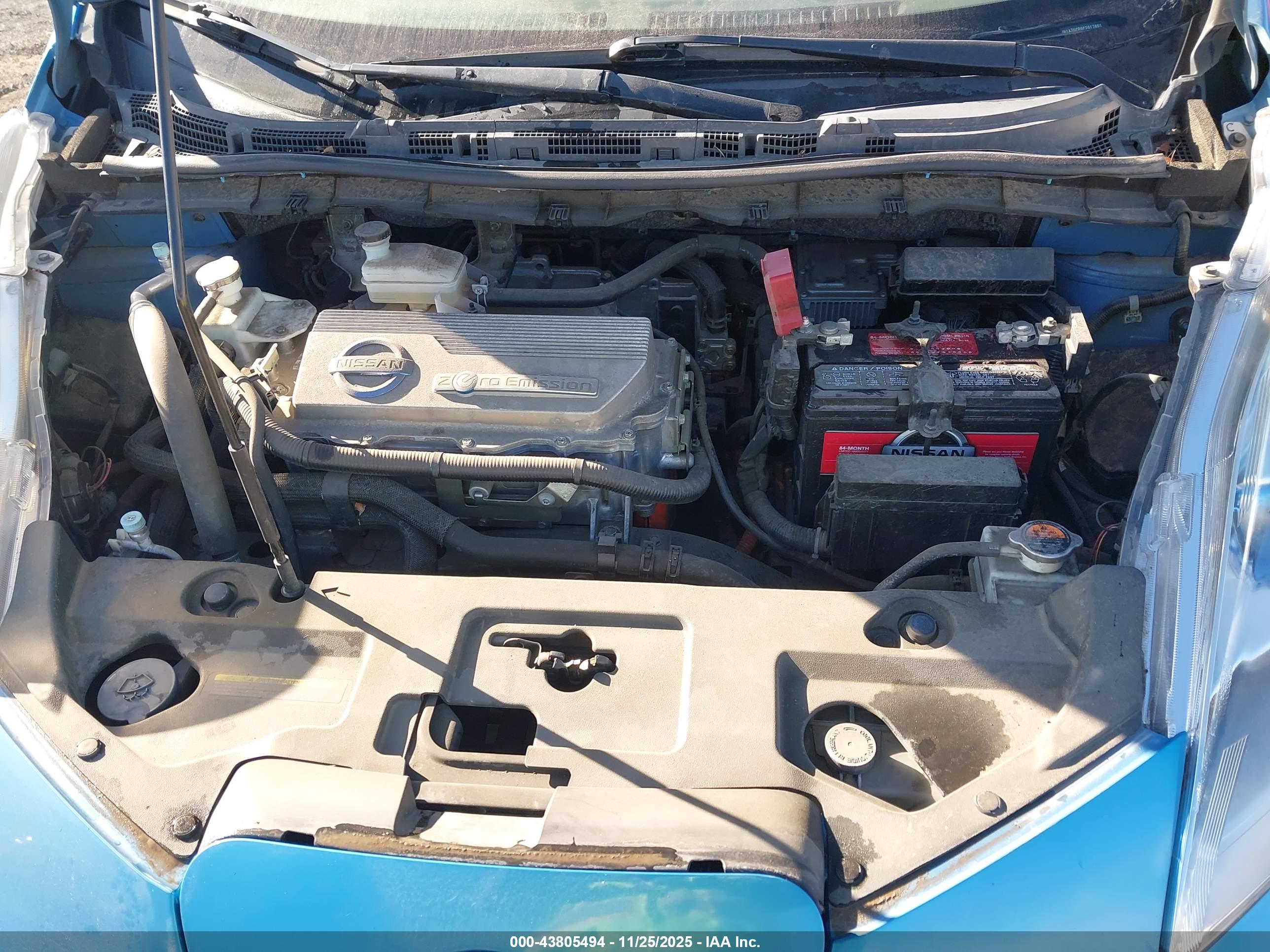 NISSAN LEAF image 10