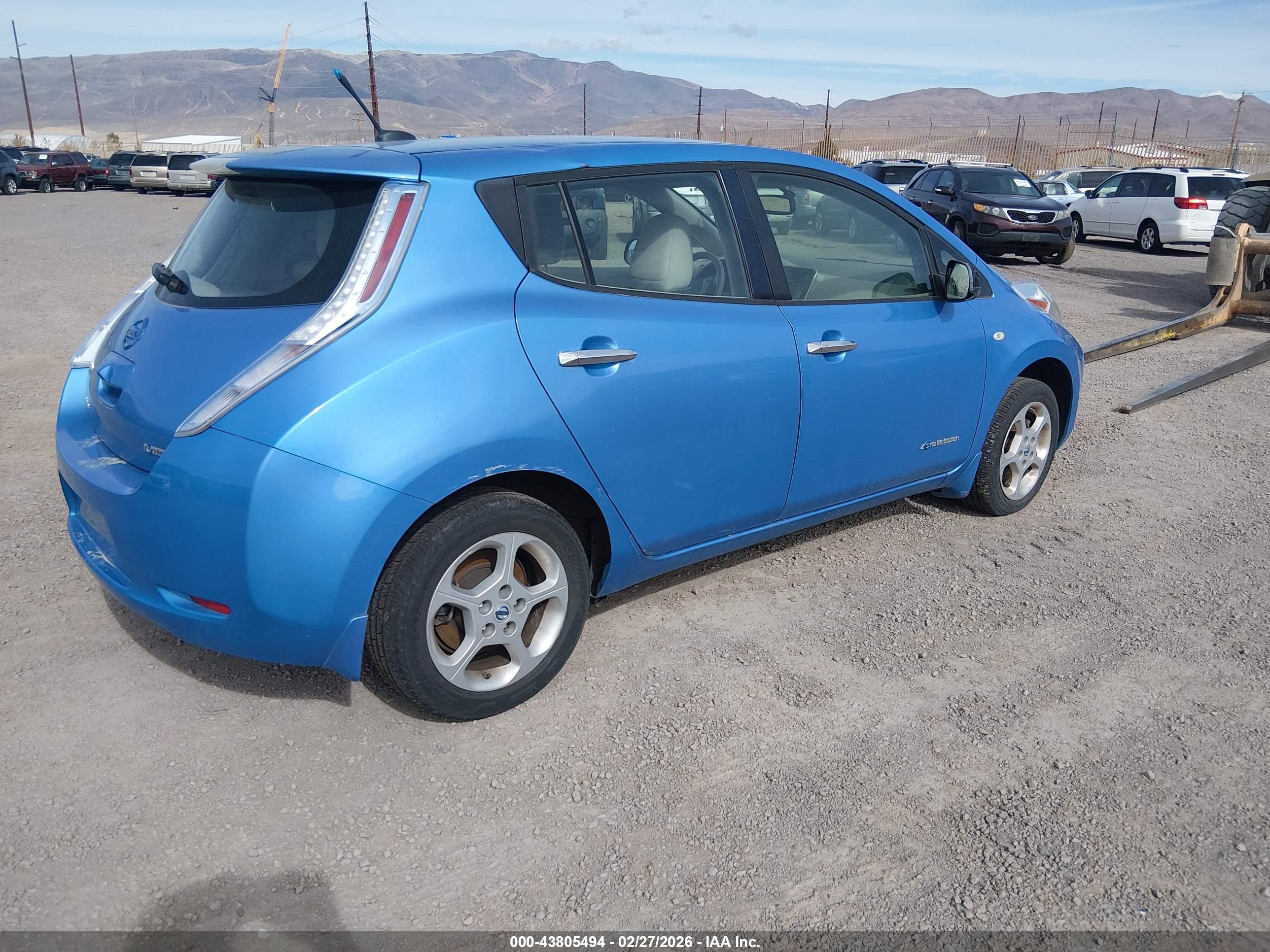 NISSAN LEAF image 4