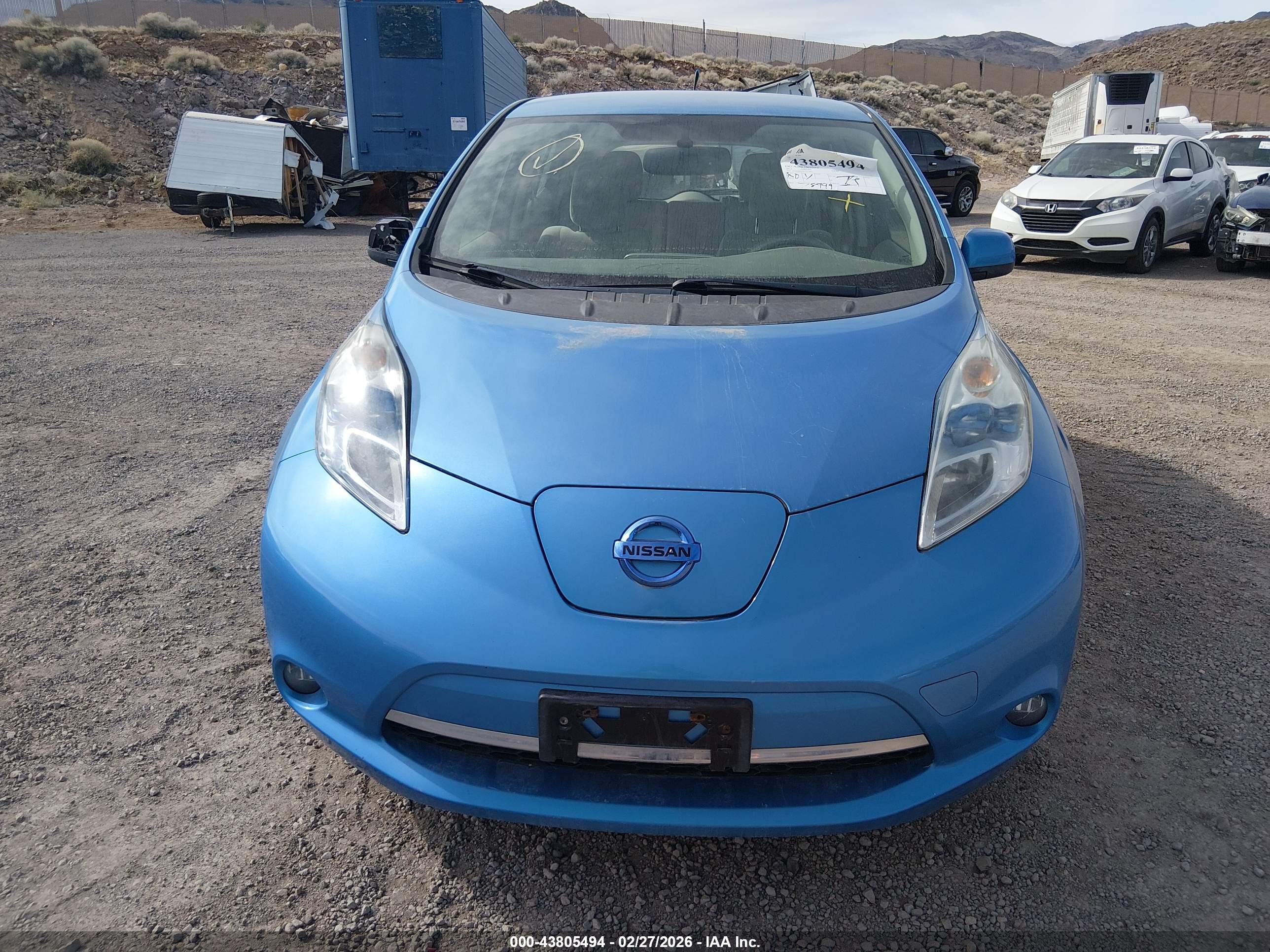 NISSAN LEAF image 6