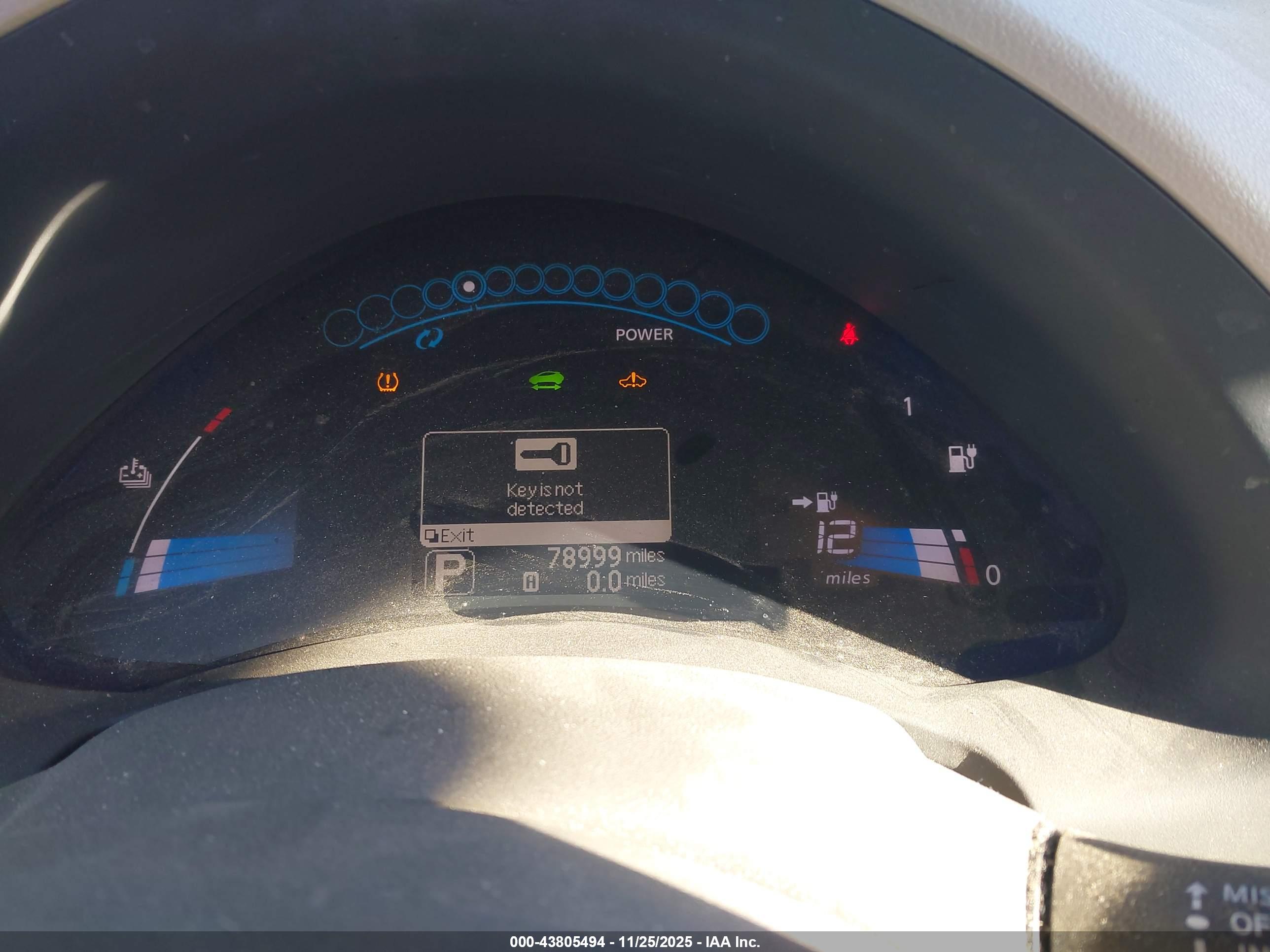 NISSAN LEAF image 7