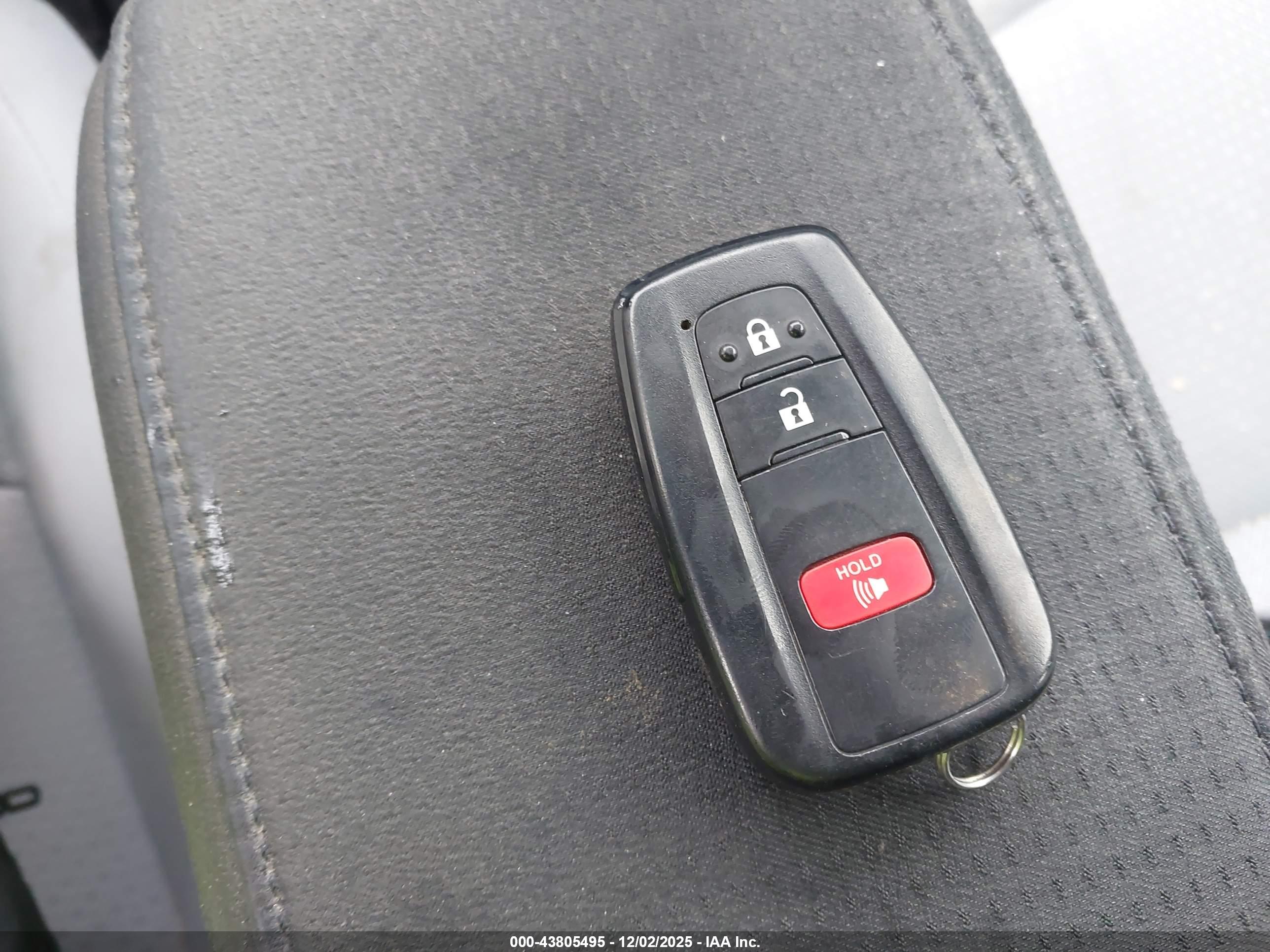 TOYOTA PRIUS image 11