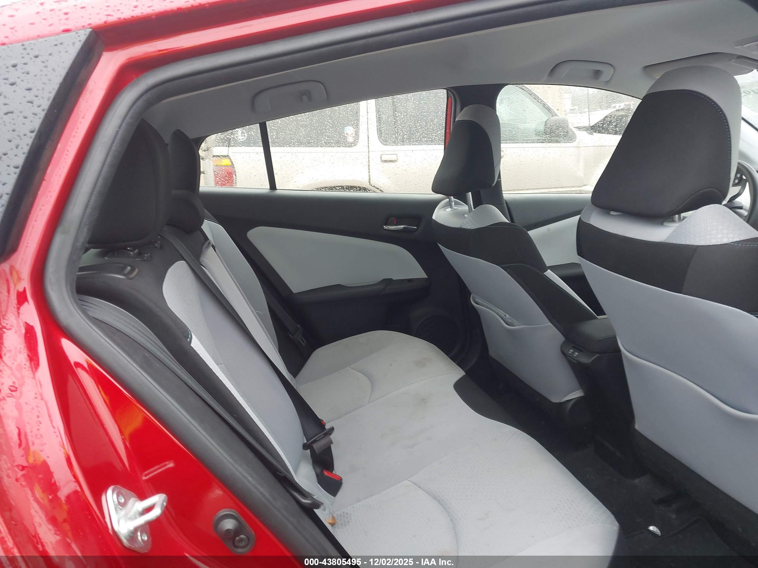 TOYOTA PRIUS image 8
