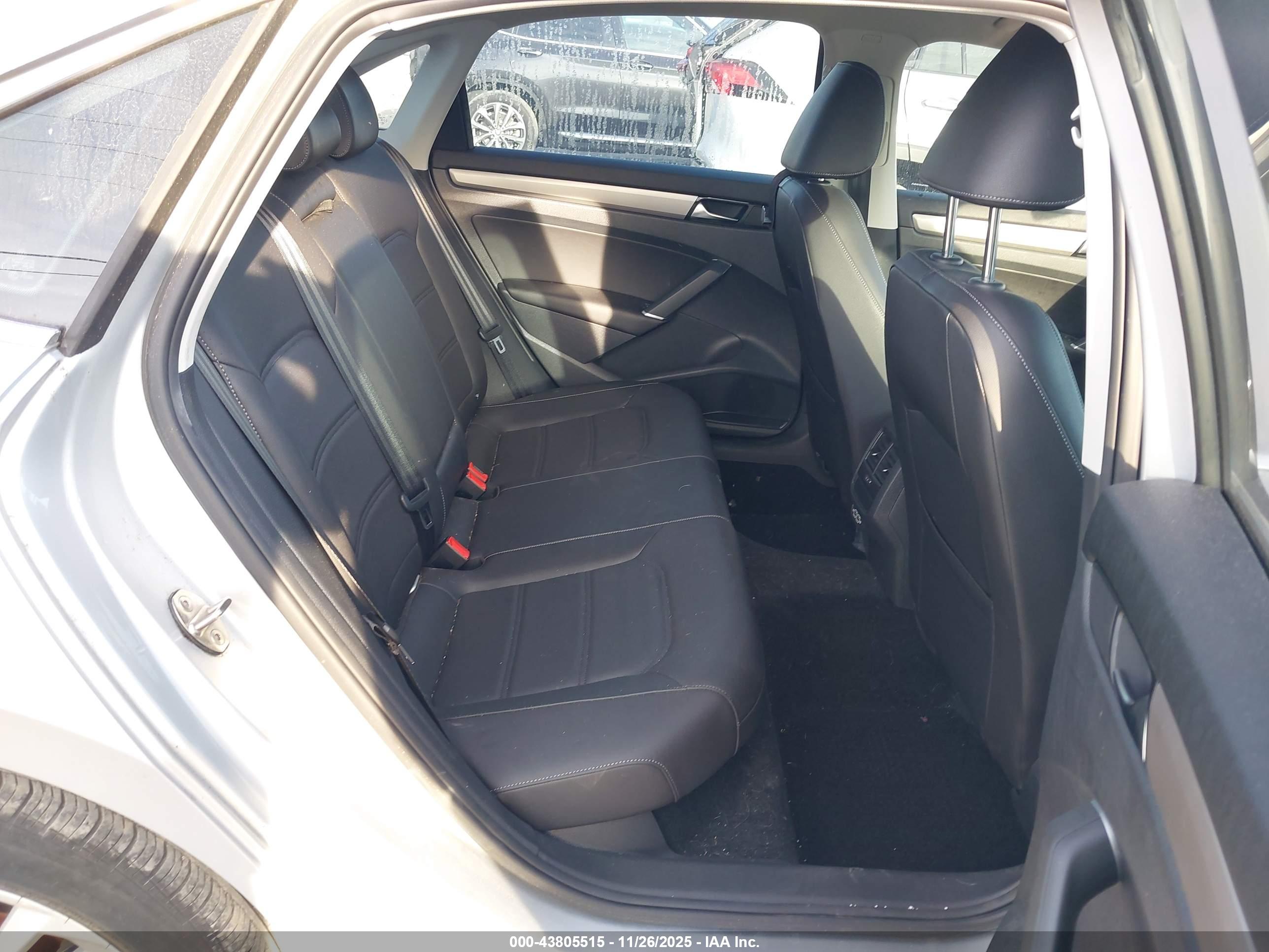 VOLKSWAGEN PASSAT image 8