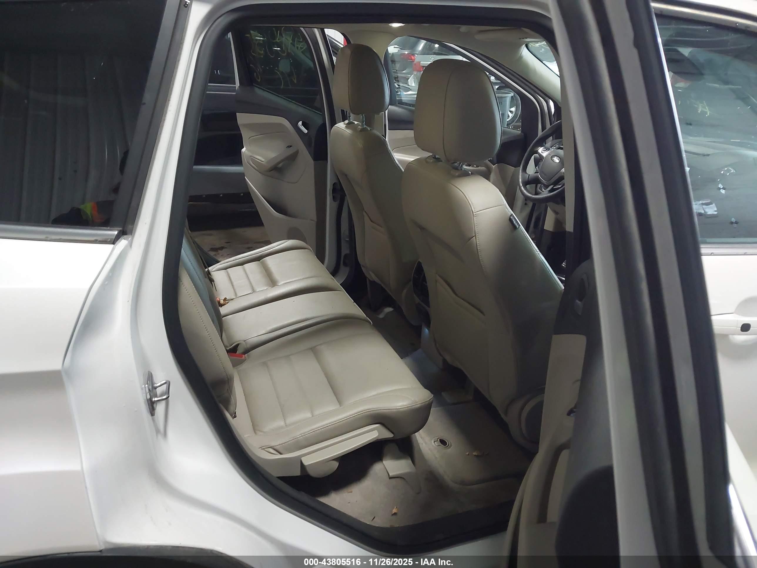 FORD ESCAPE image 8