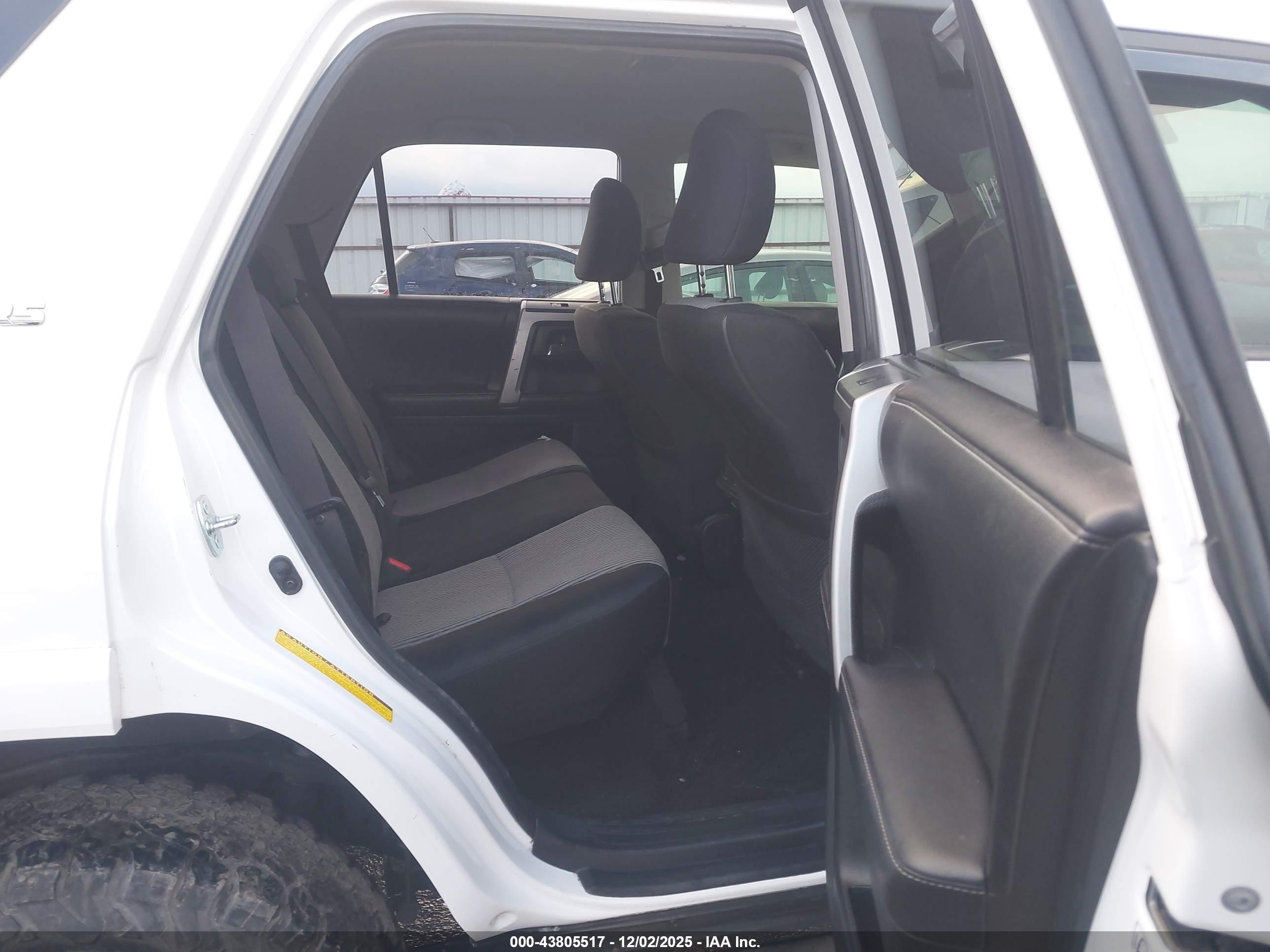 TOYOTA 4RUNNER image 8