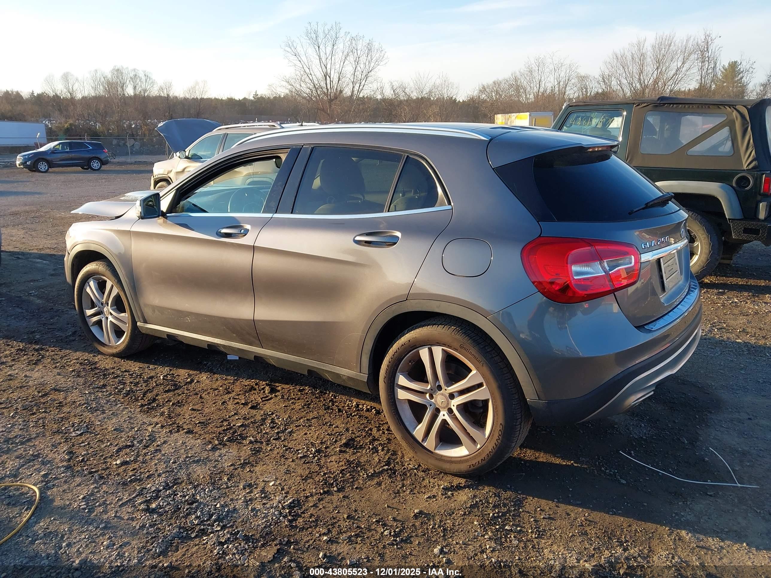 MERCEDES-BENZ GLA image 3