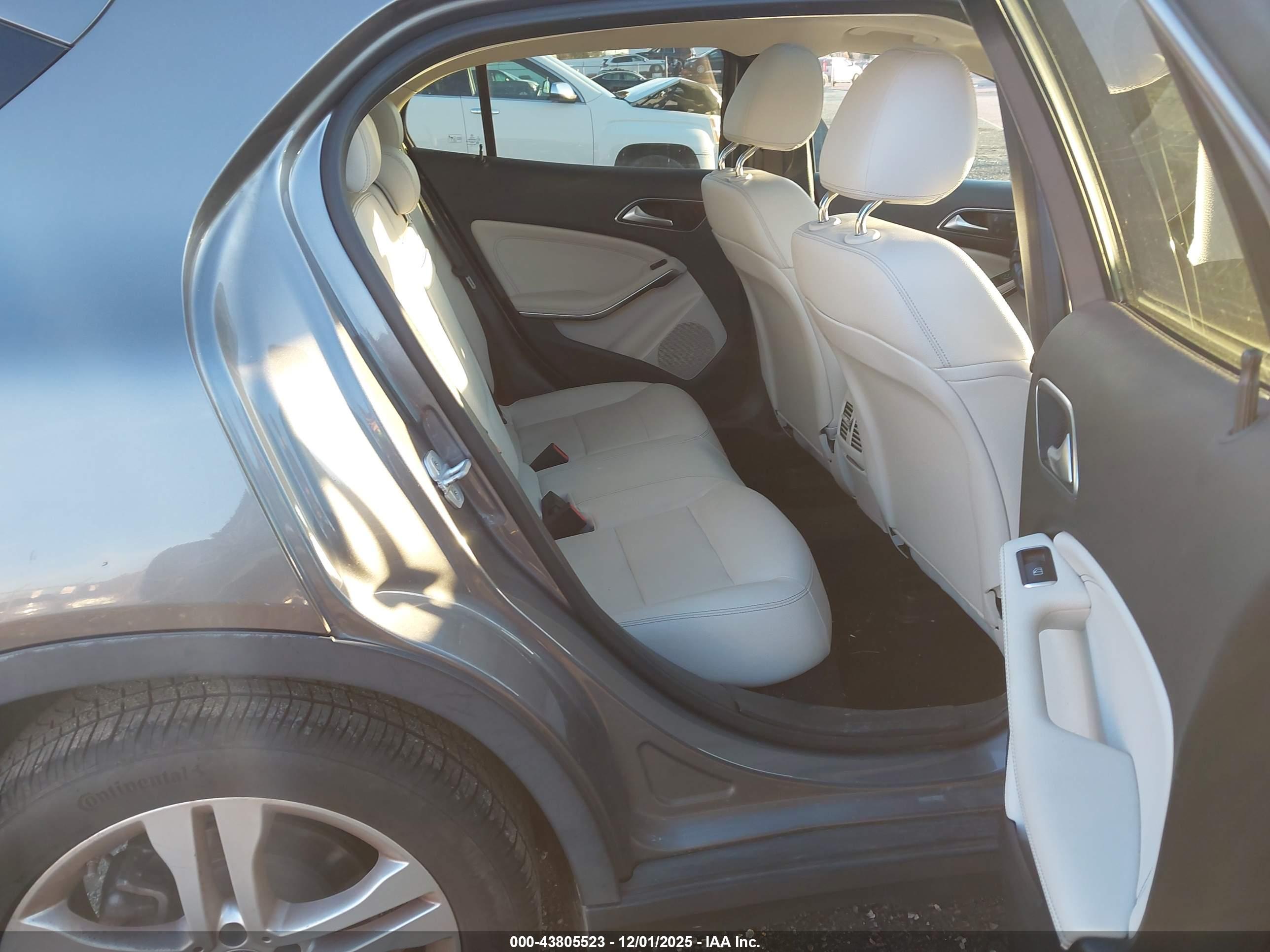 MERCEDES-BENZ GLA image 8