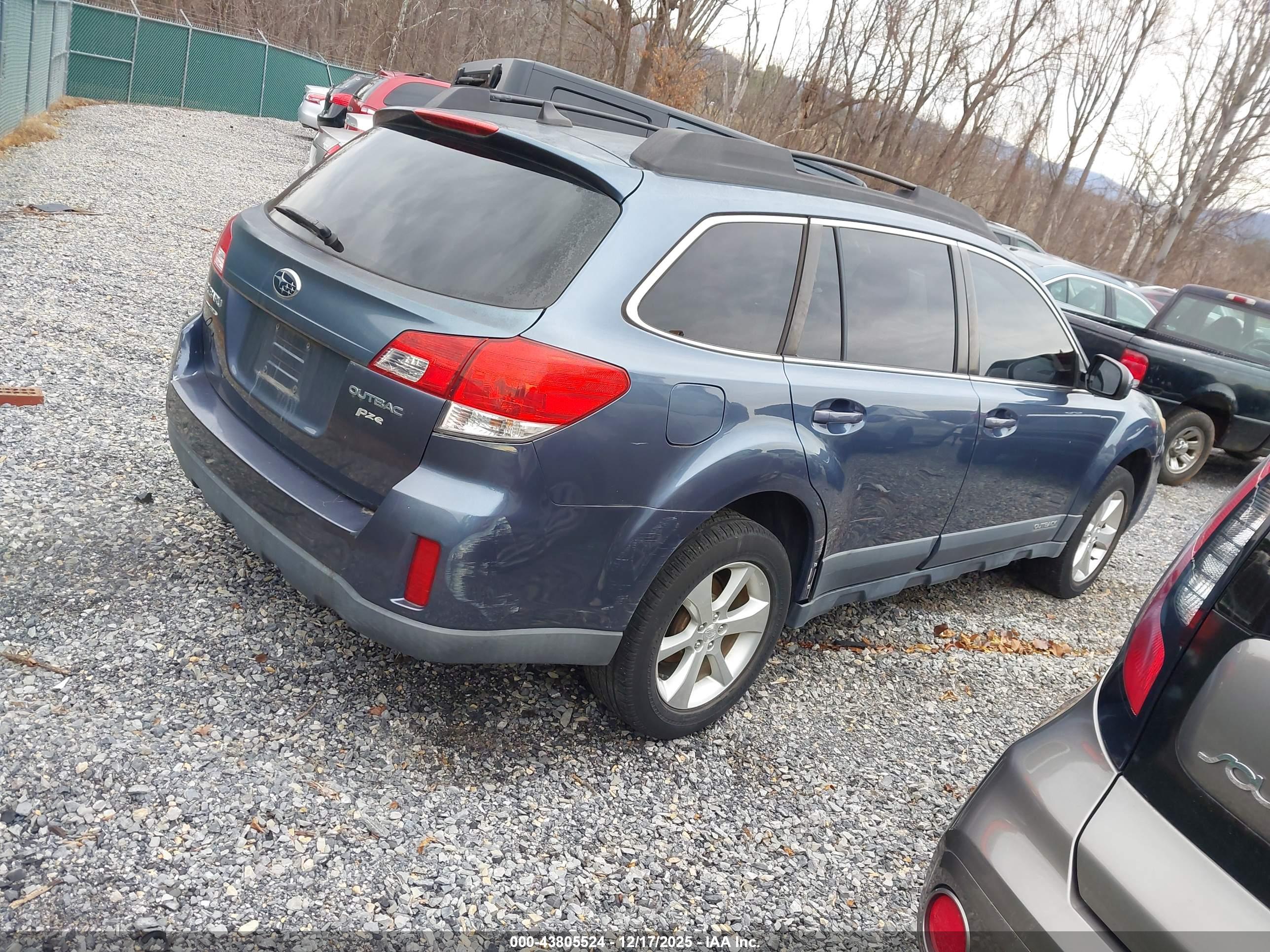 SUBARU OUTBACK image 4