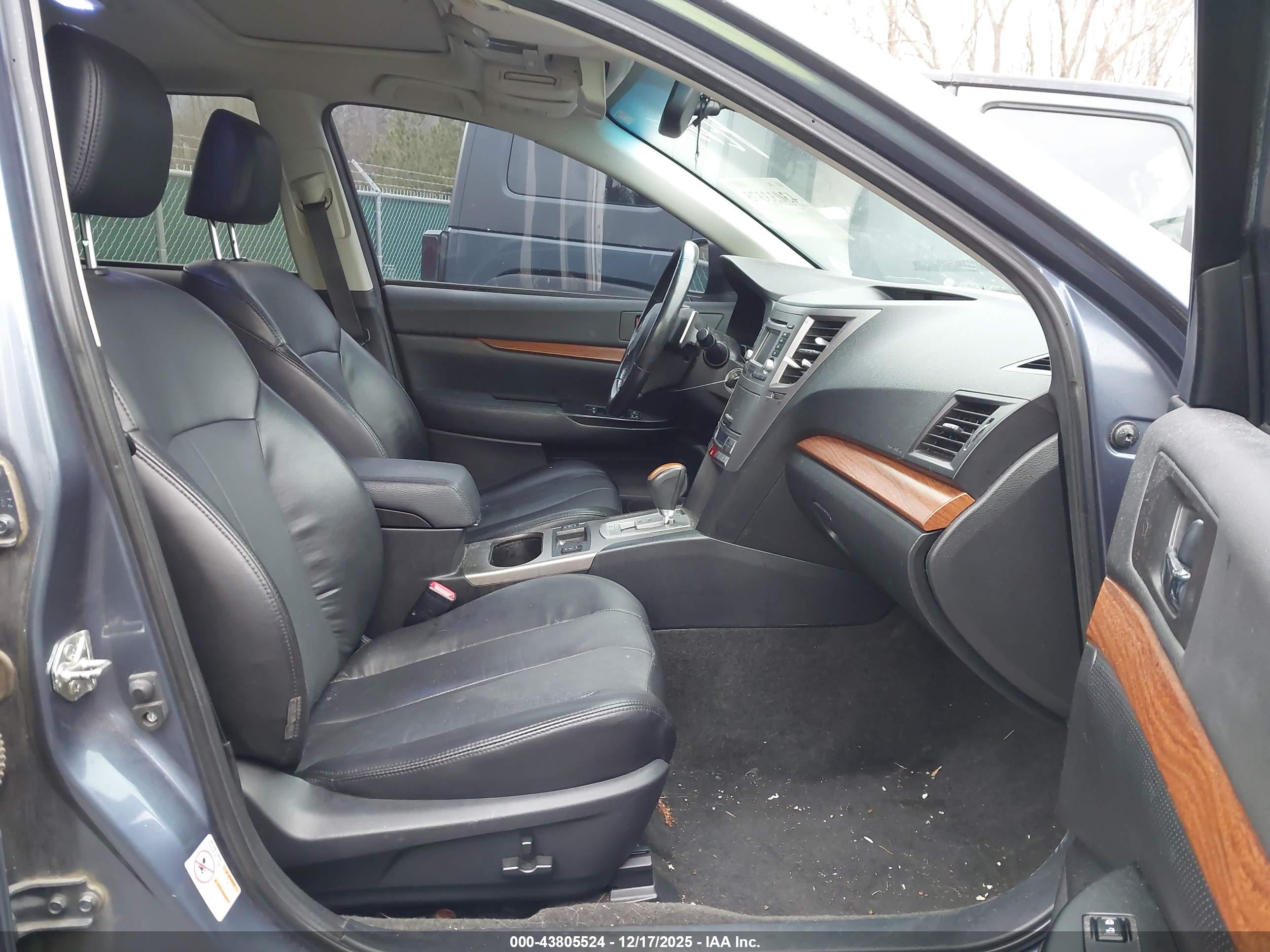 SUBARU OUTBACK image 5