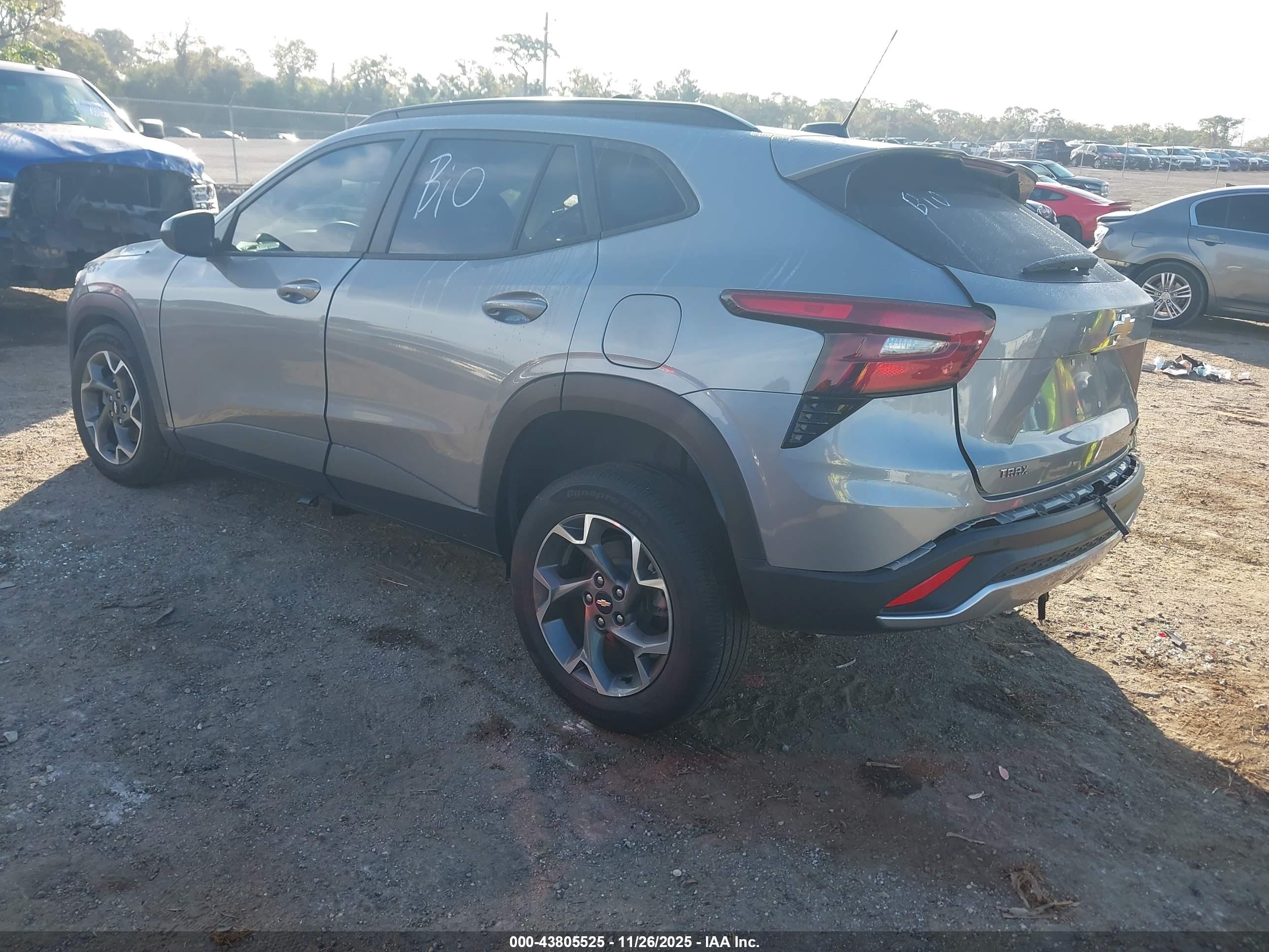 CHEVROLET TRAX image 3
