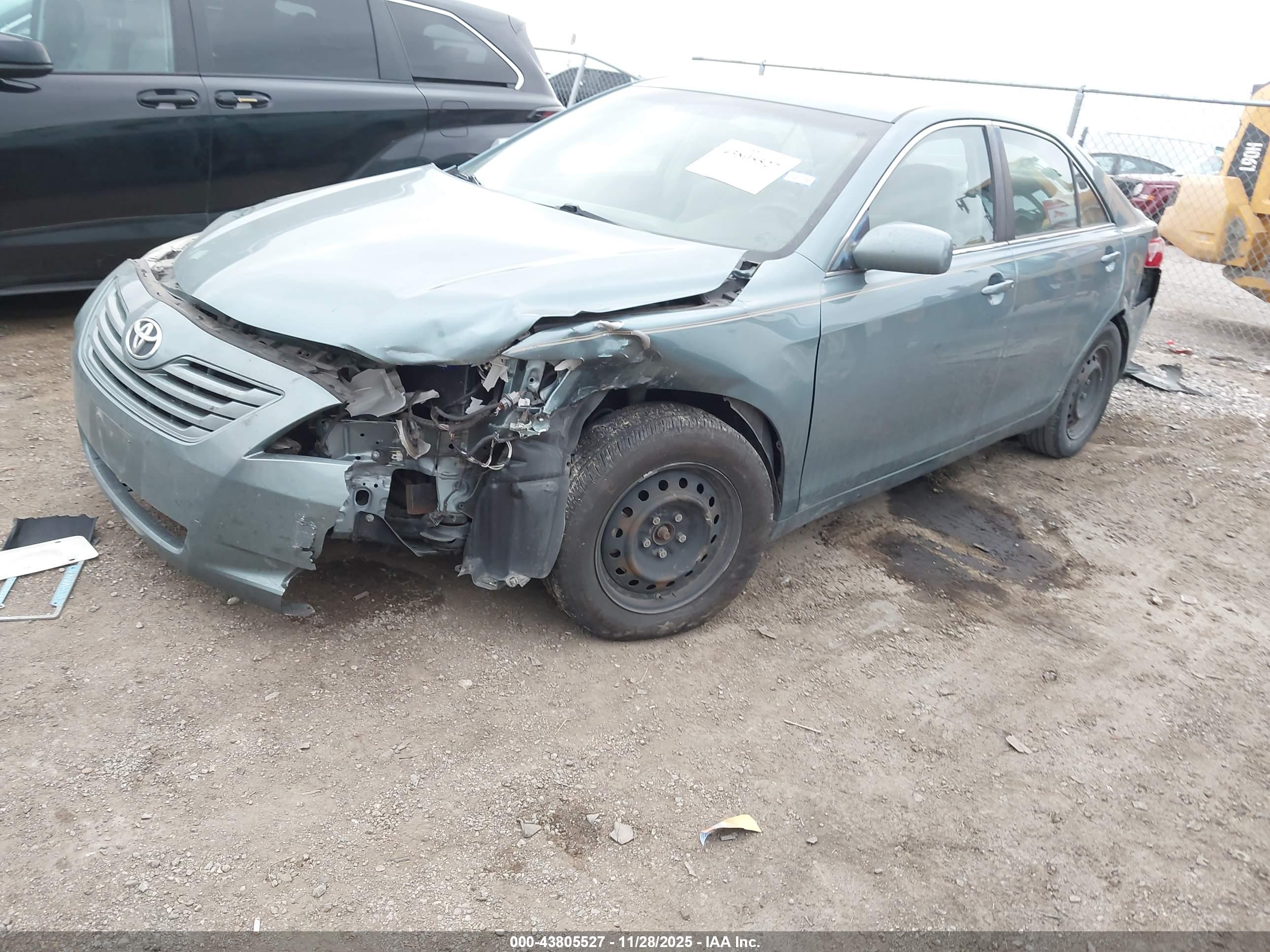 TOYOTA CAMRY image 2