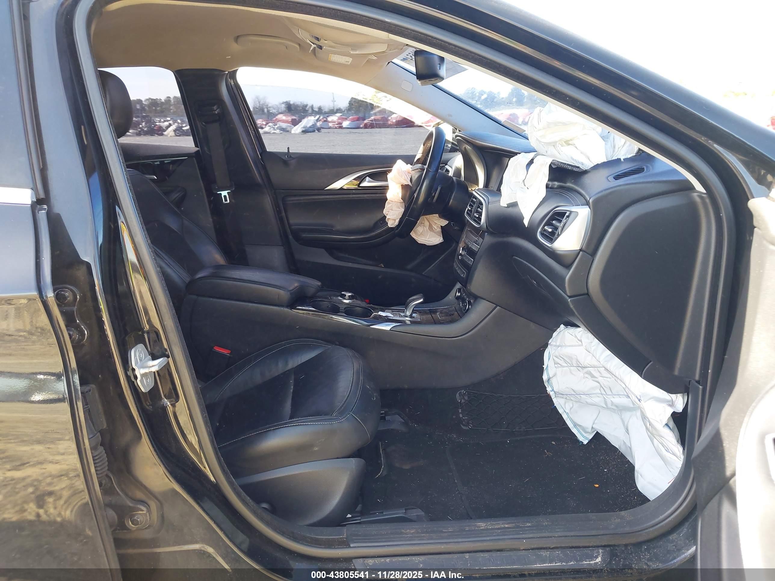 INFINITI QX30 image 5