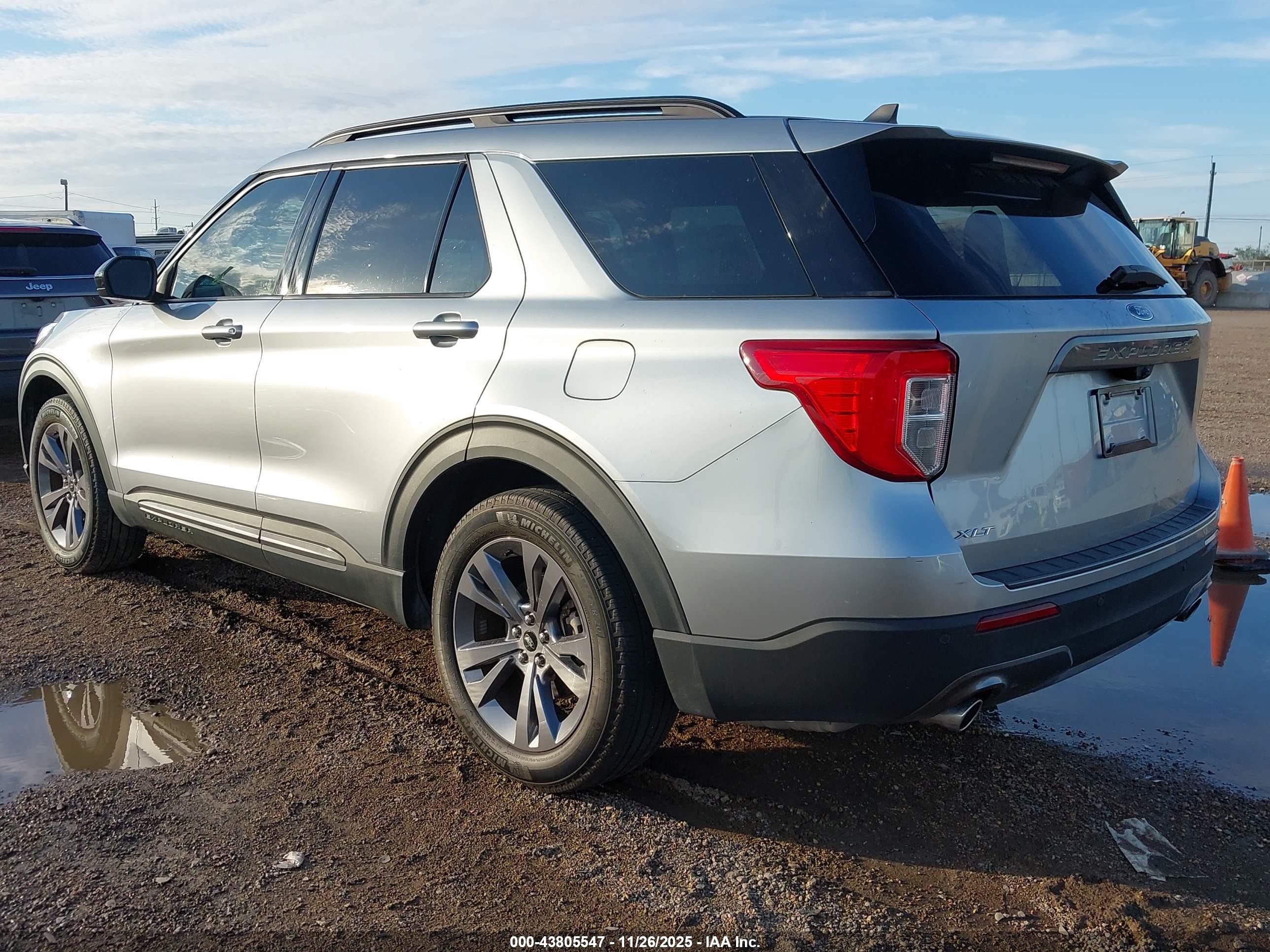 FORD EXPLORER image 3