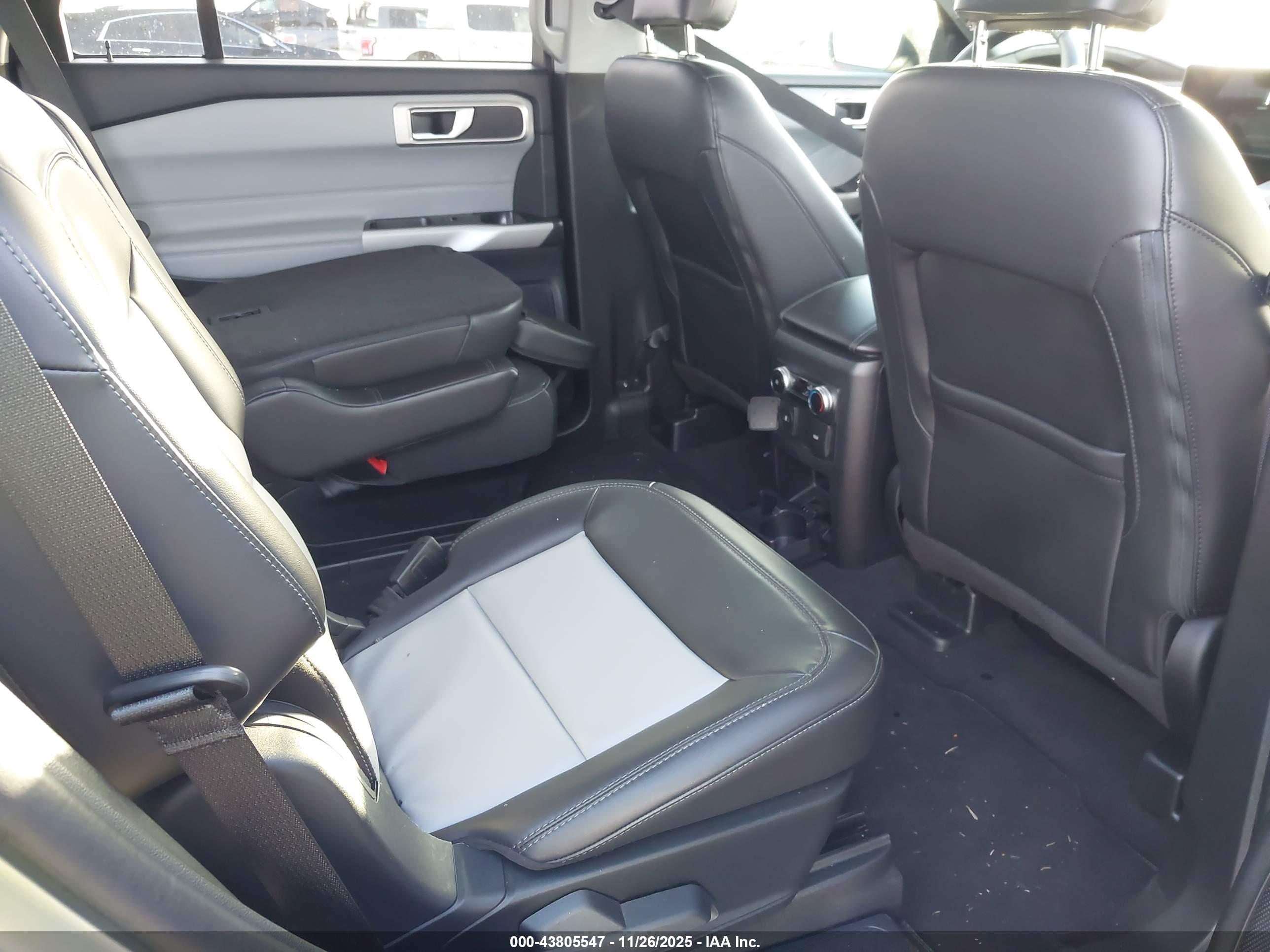 FORD EXPLORER image 8