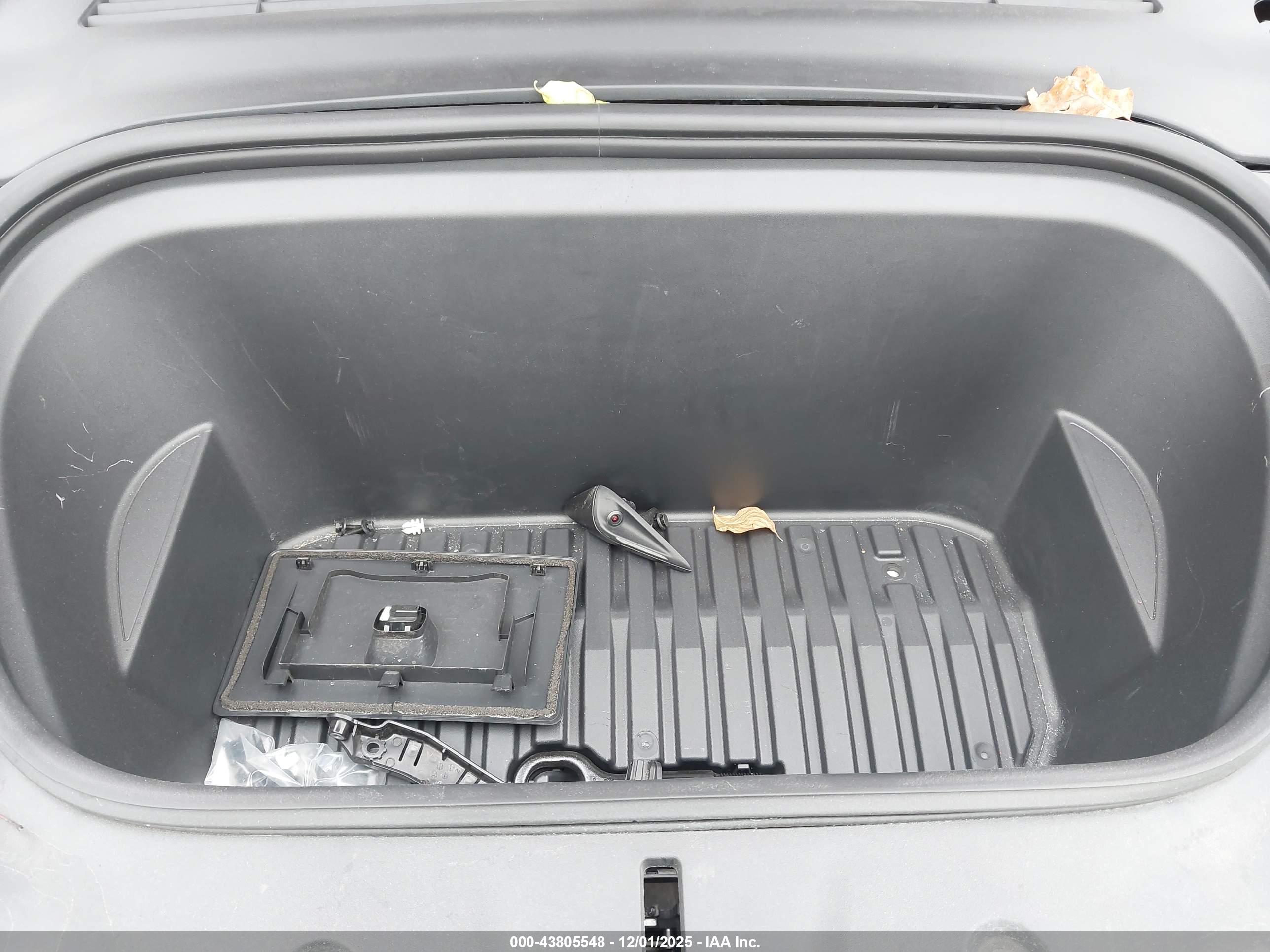 TESLA MODEL image 10