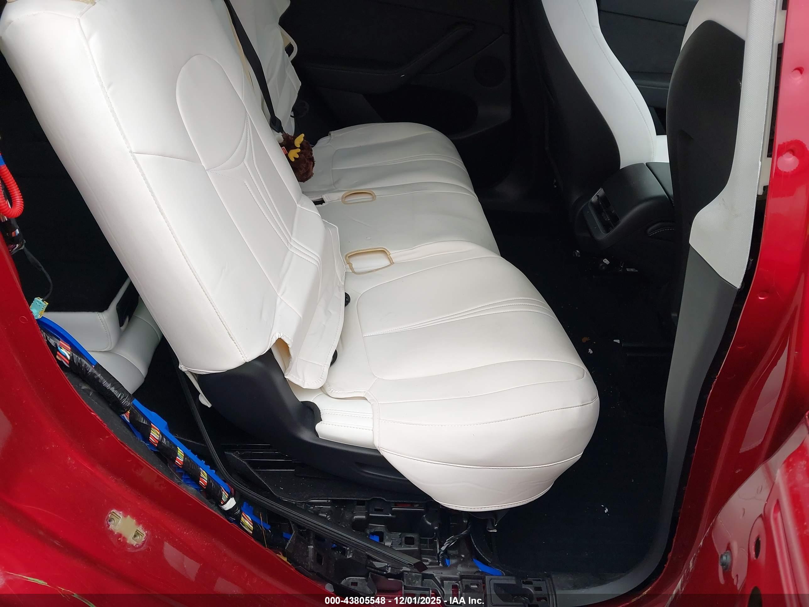 TESLA MODEL image 8