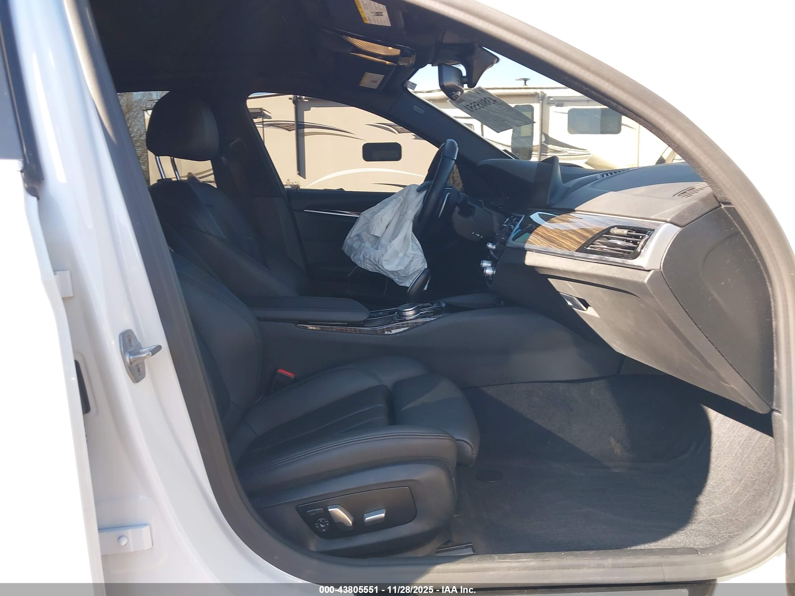 BMW 530E image 5