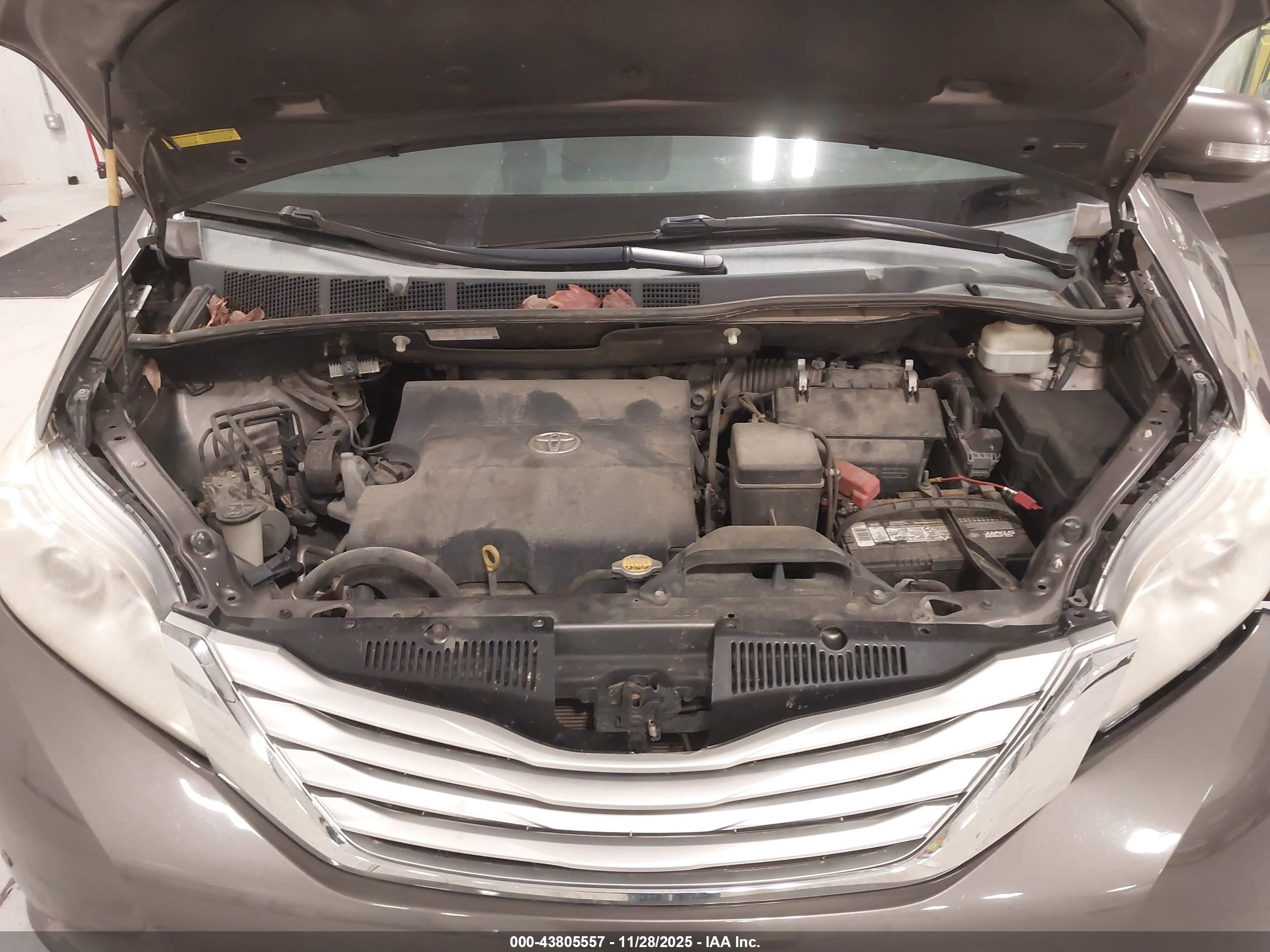 TOYOTA SIENNA image 10