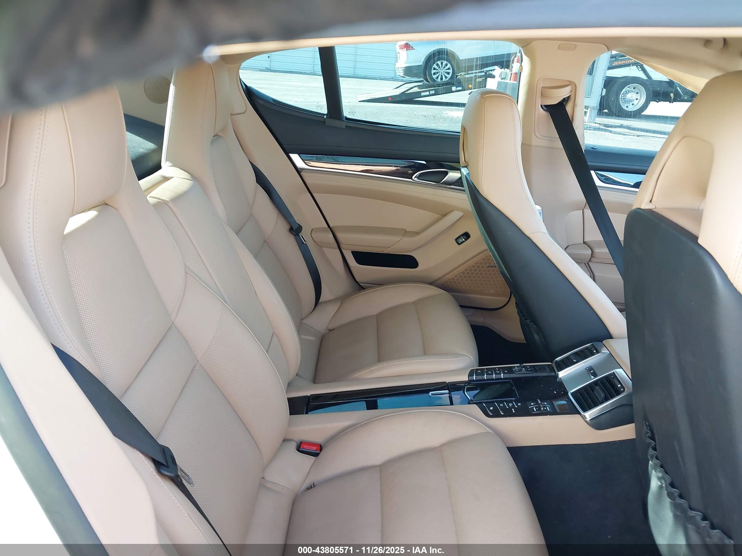 PORSCHE PANAMERA image 8