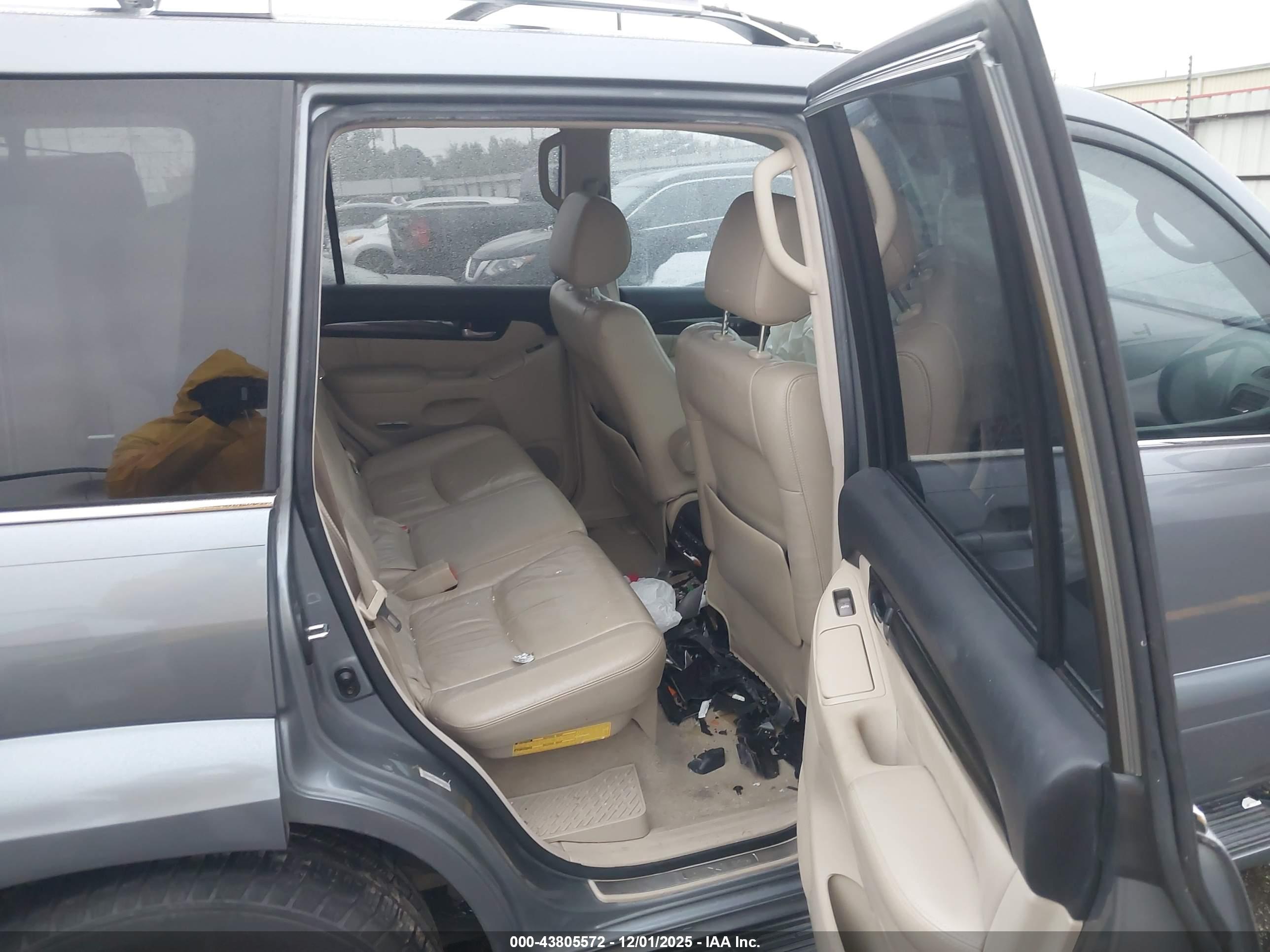 LEXUS GX image 8