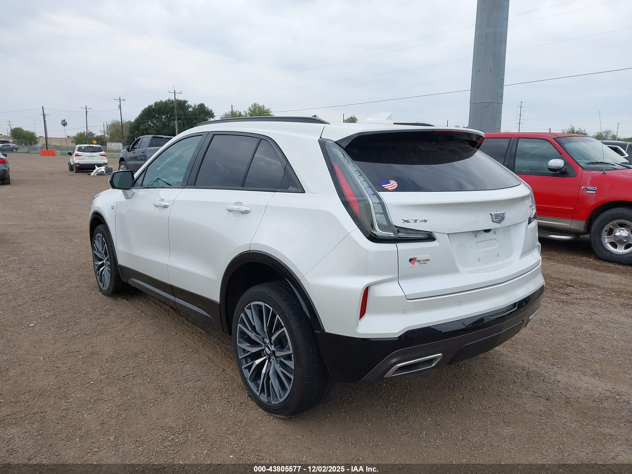 CADILLAC XT4 image 3