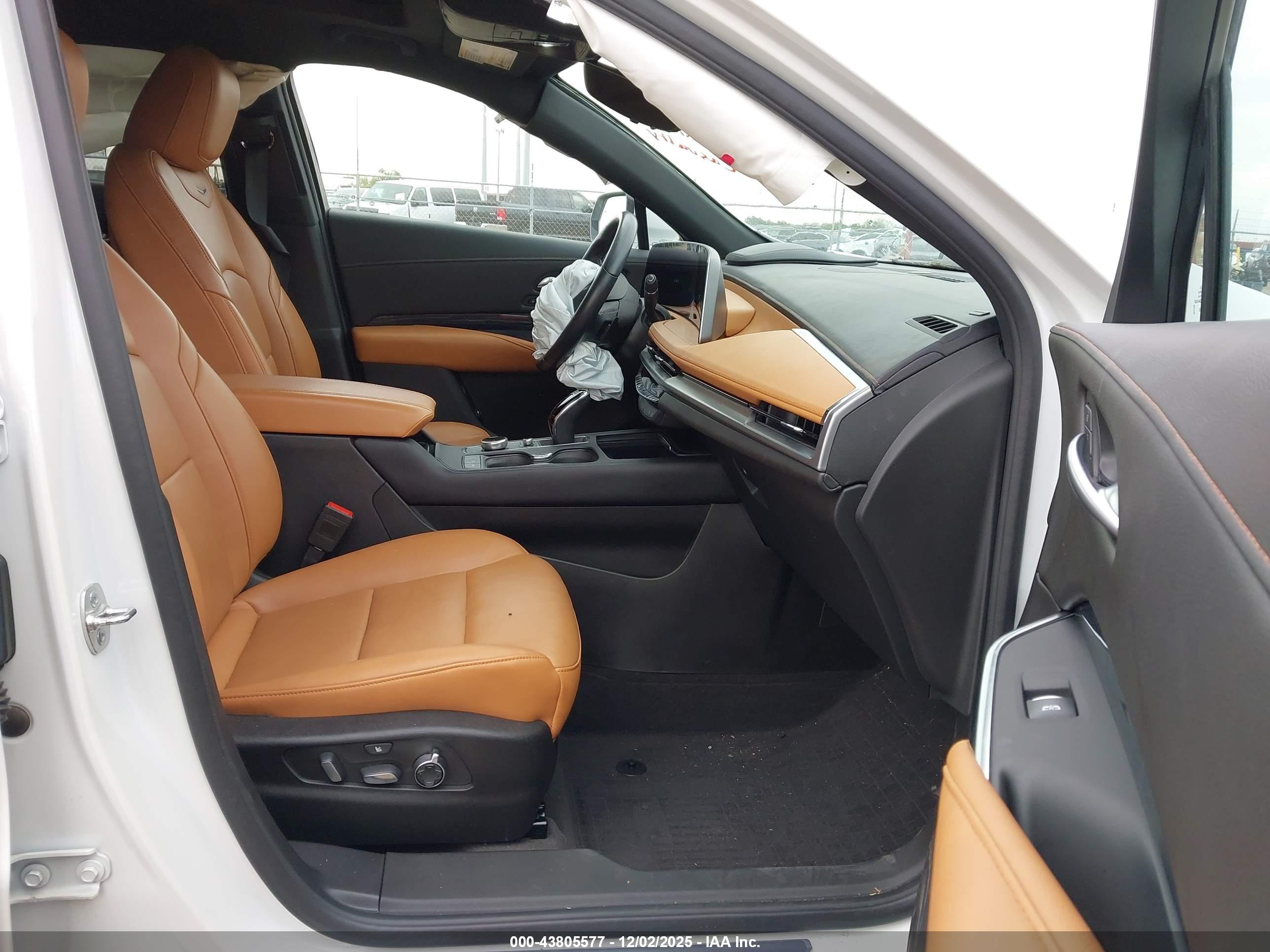 CADILLAC XT4 image 5