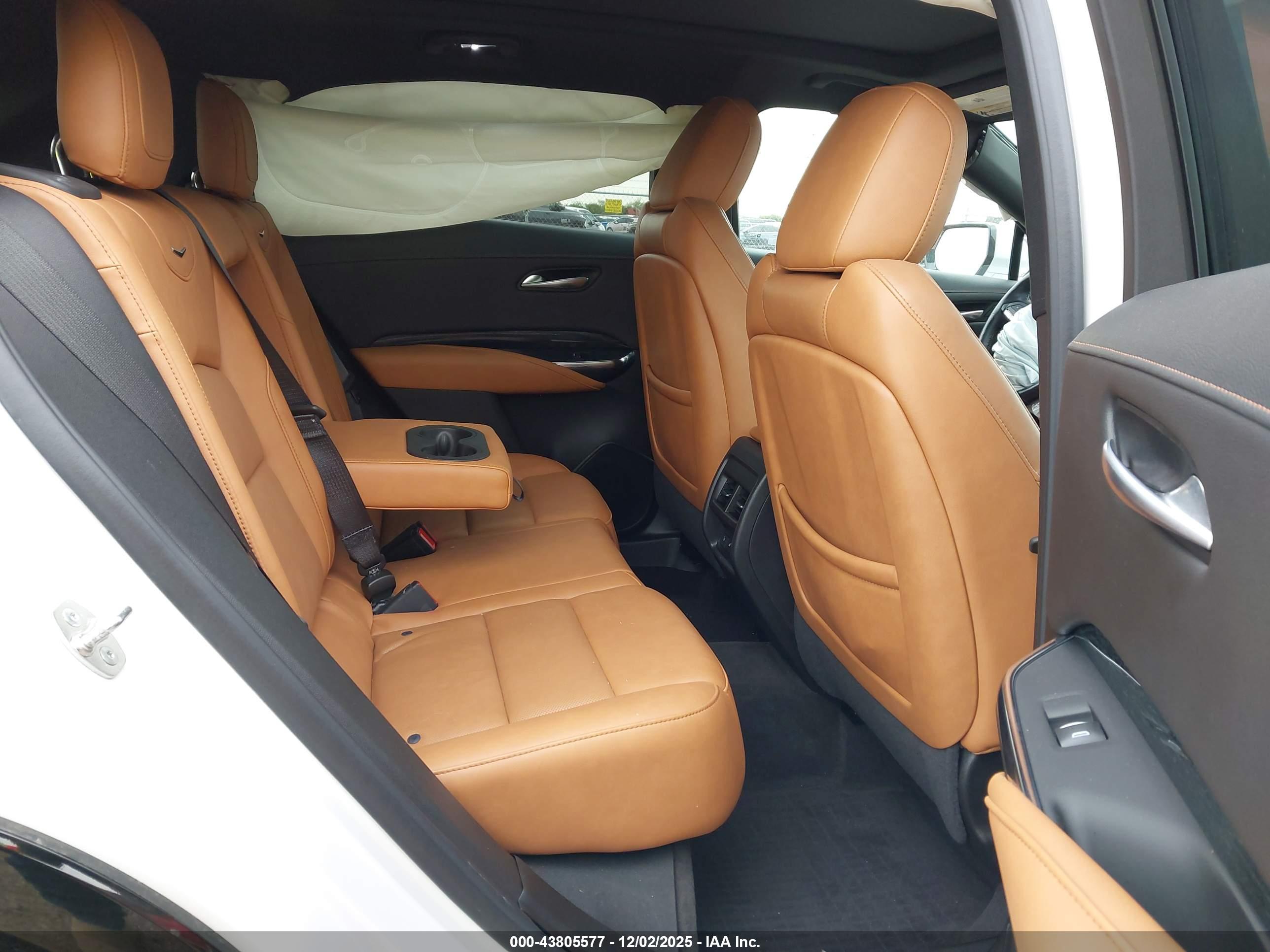 CADILLAC XT4 image 8