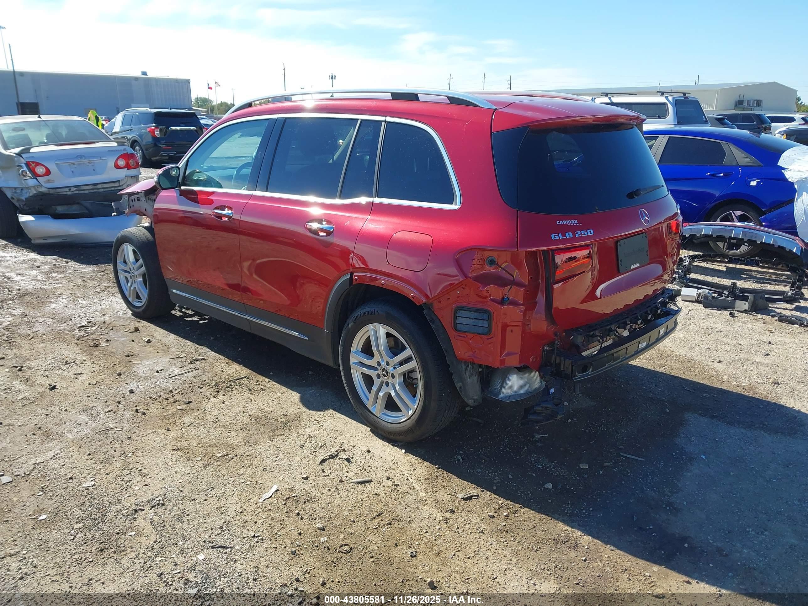 MERCEDES-BENZ GLB image 3