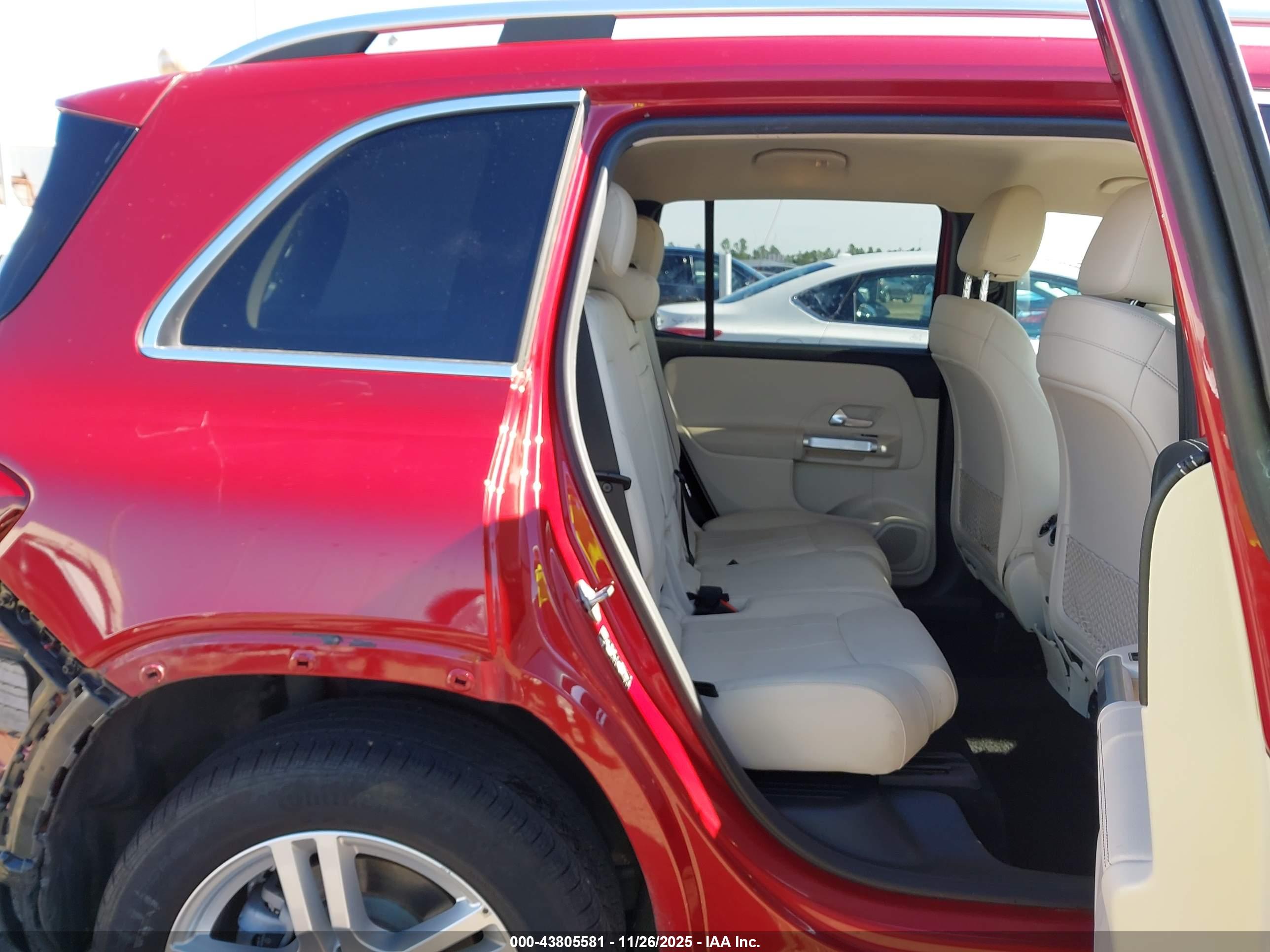MERCEDES-BENZ GLB image 8