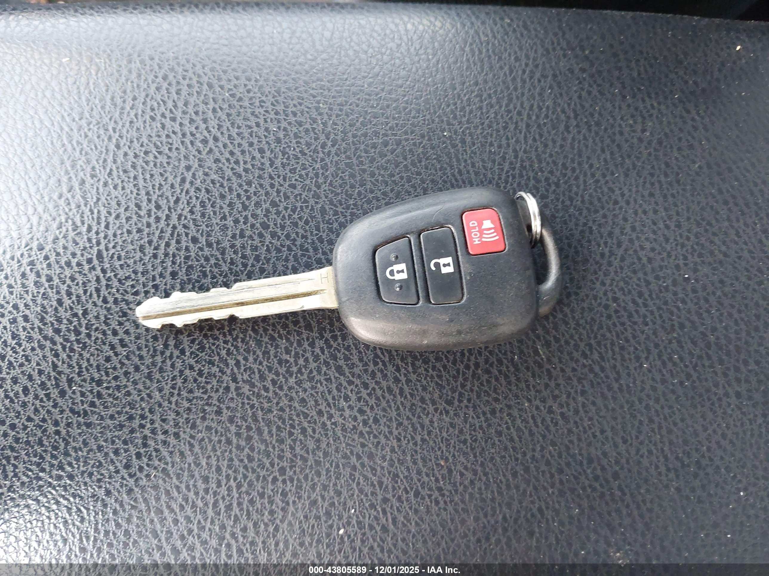 TOYOTA RAV4 image 11