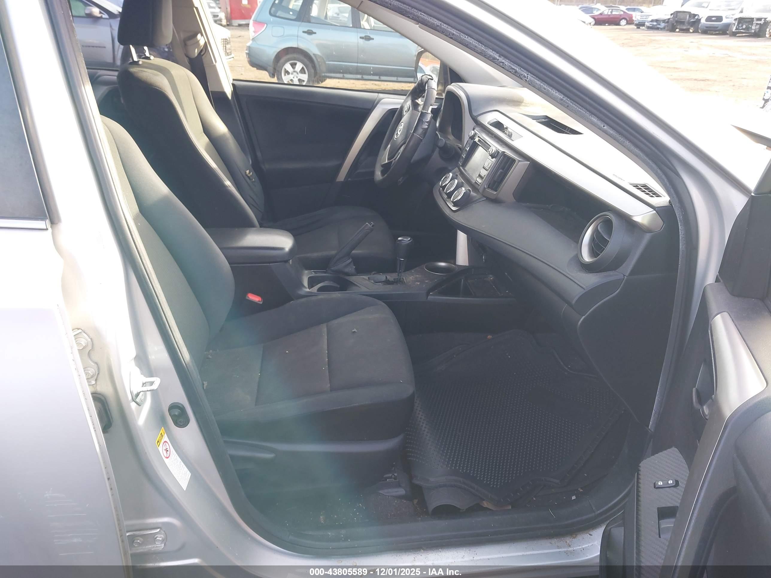 TOYOTA RAV4 image 5
