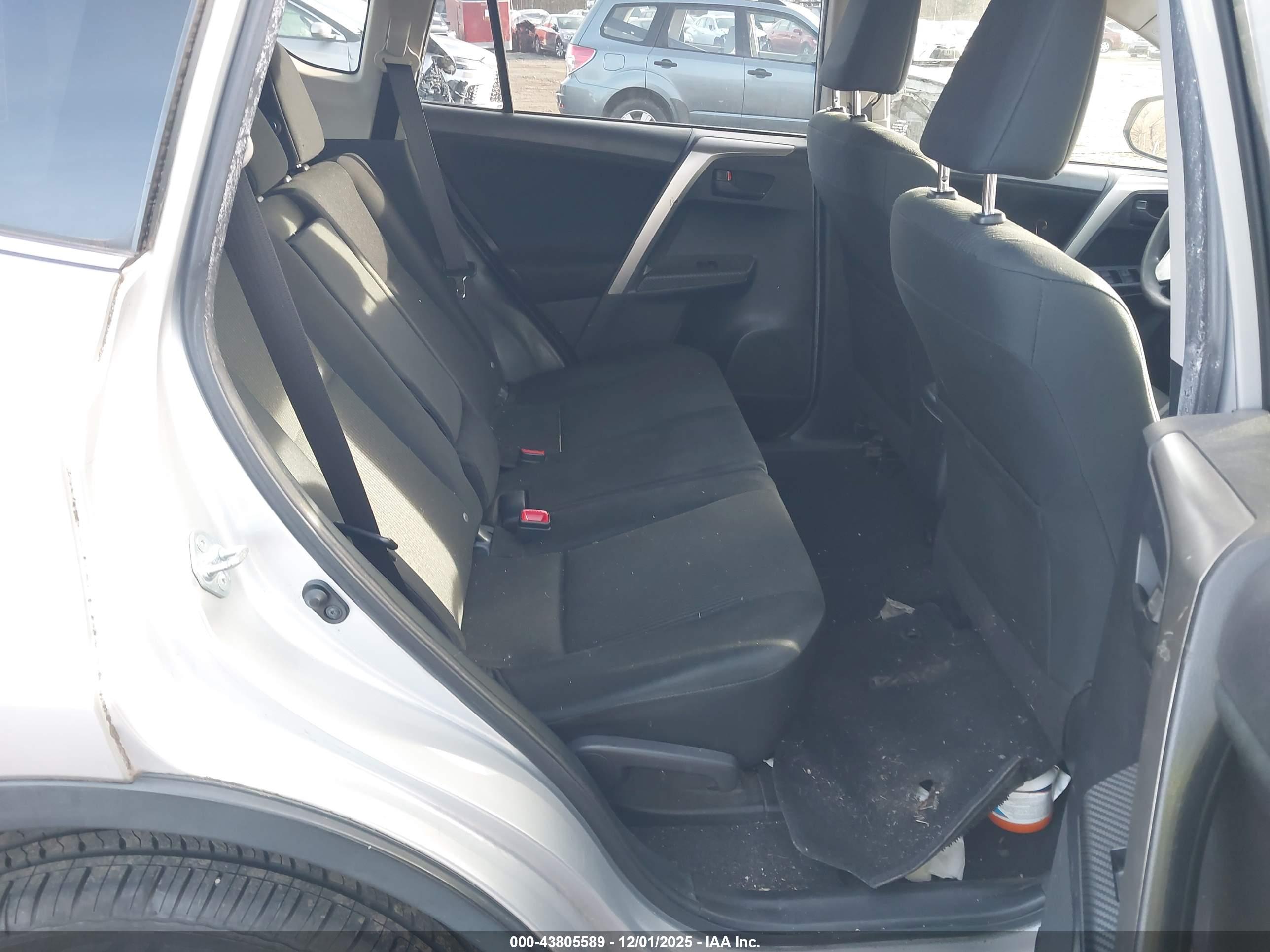 TOYOTA RAV4 image 8