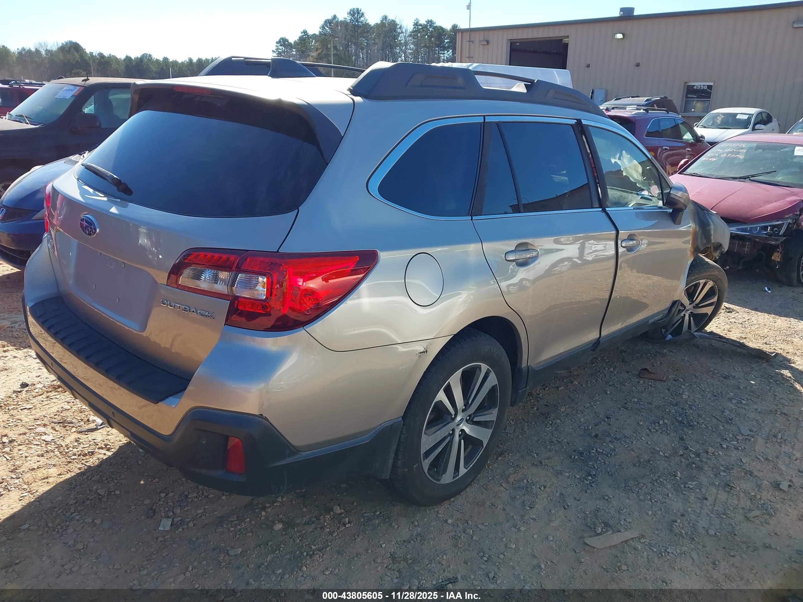 SUBARU OUTBACK image 4