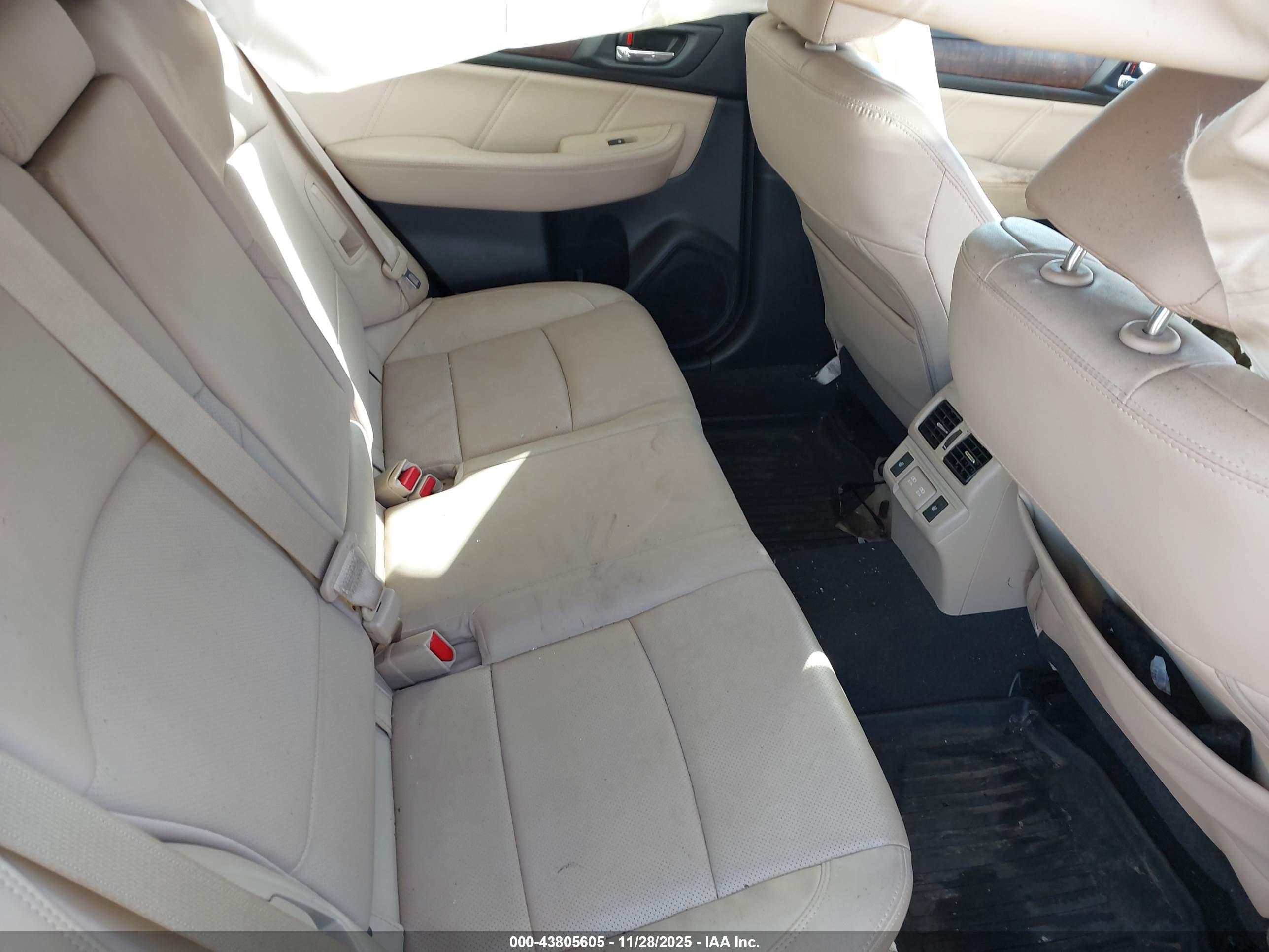 SUBARU OUTBACK image 8