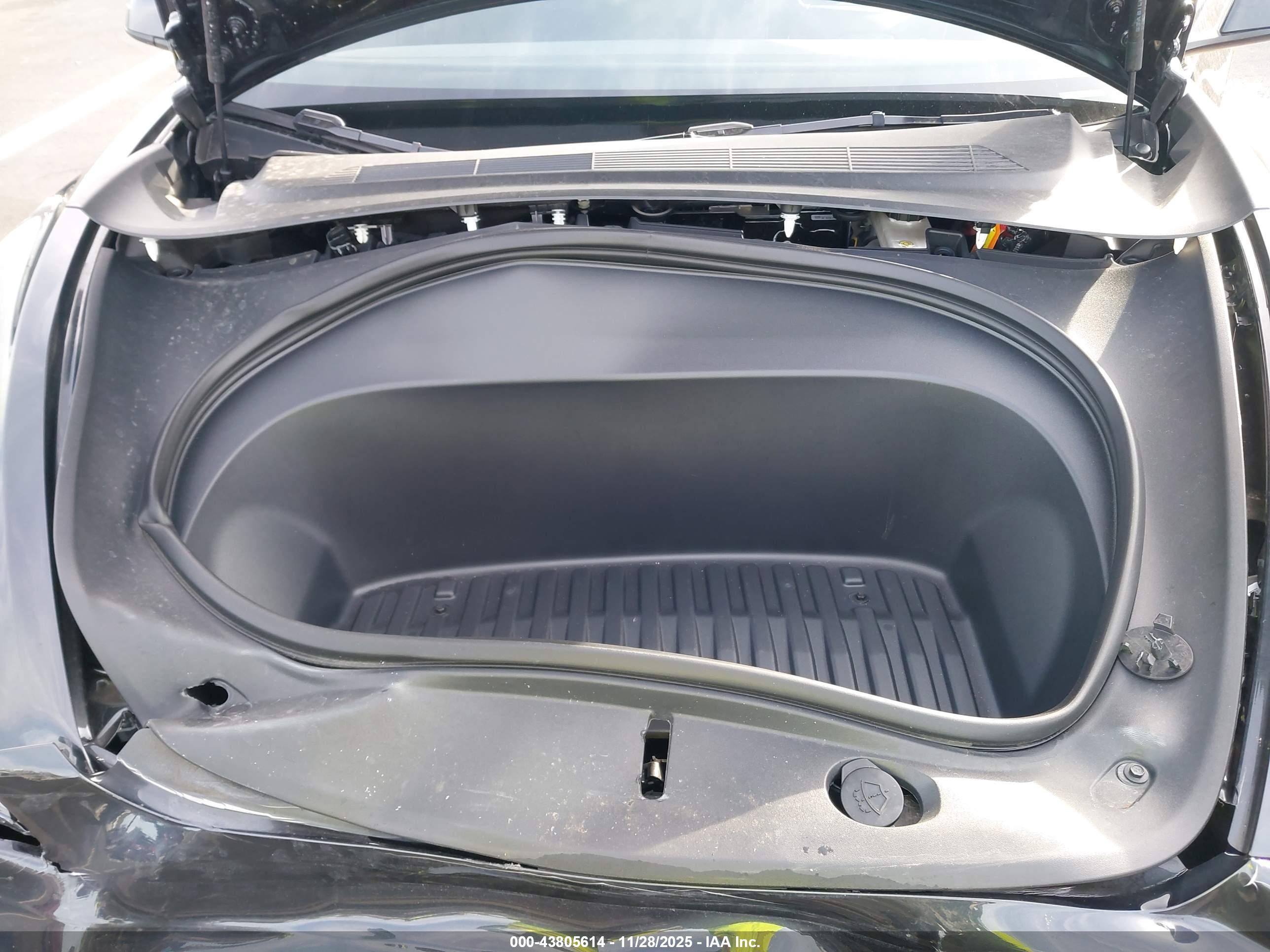 TESLA MODEL image 10