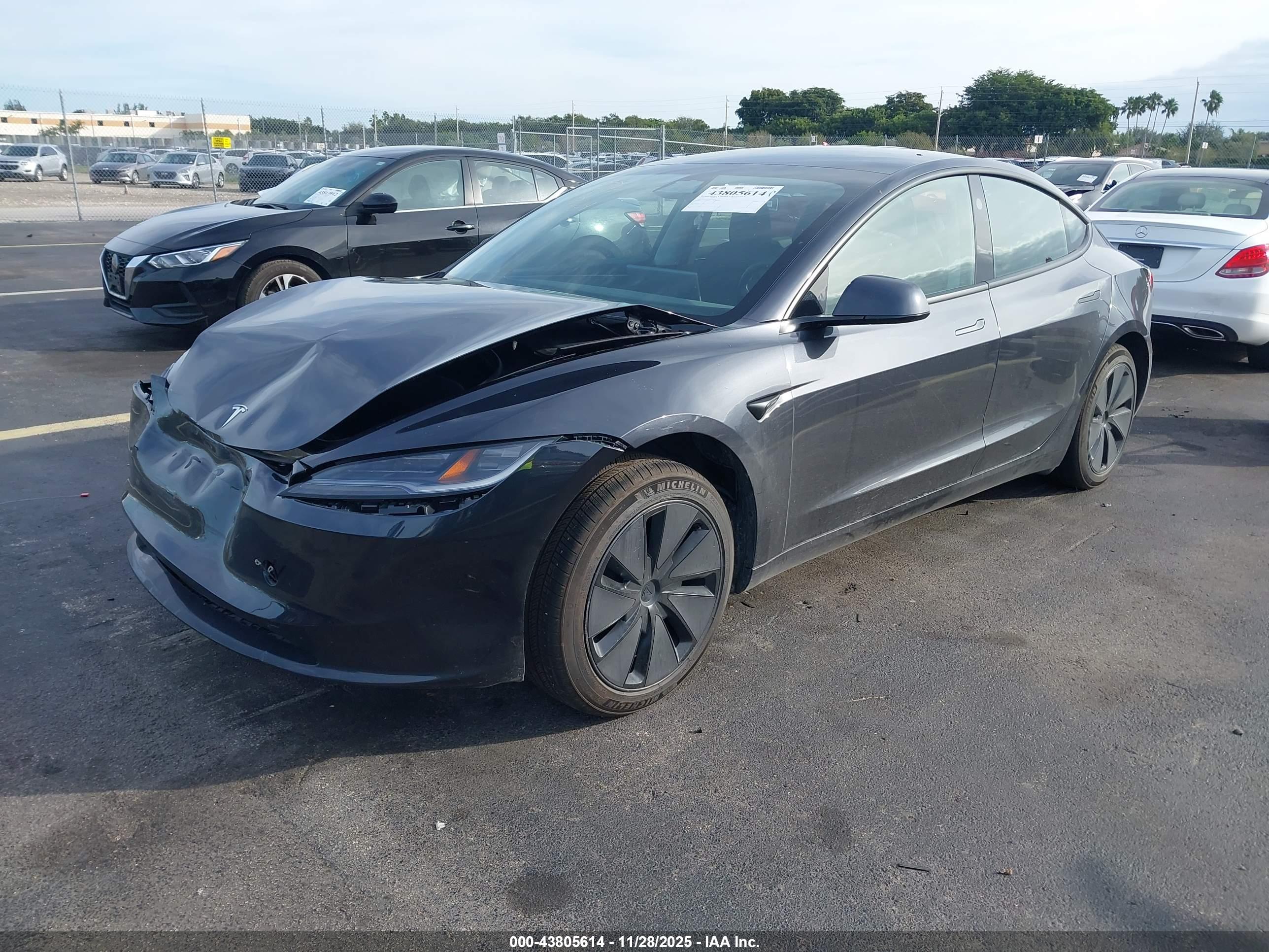 TESLA MODEL image 2