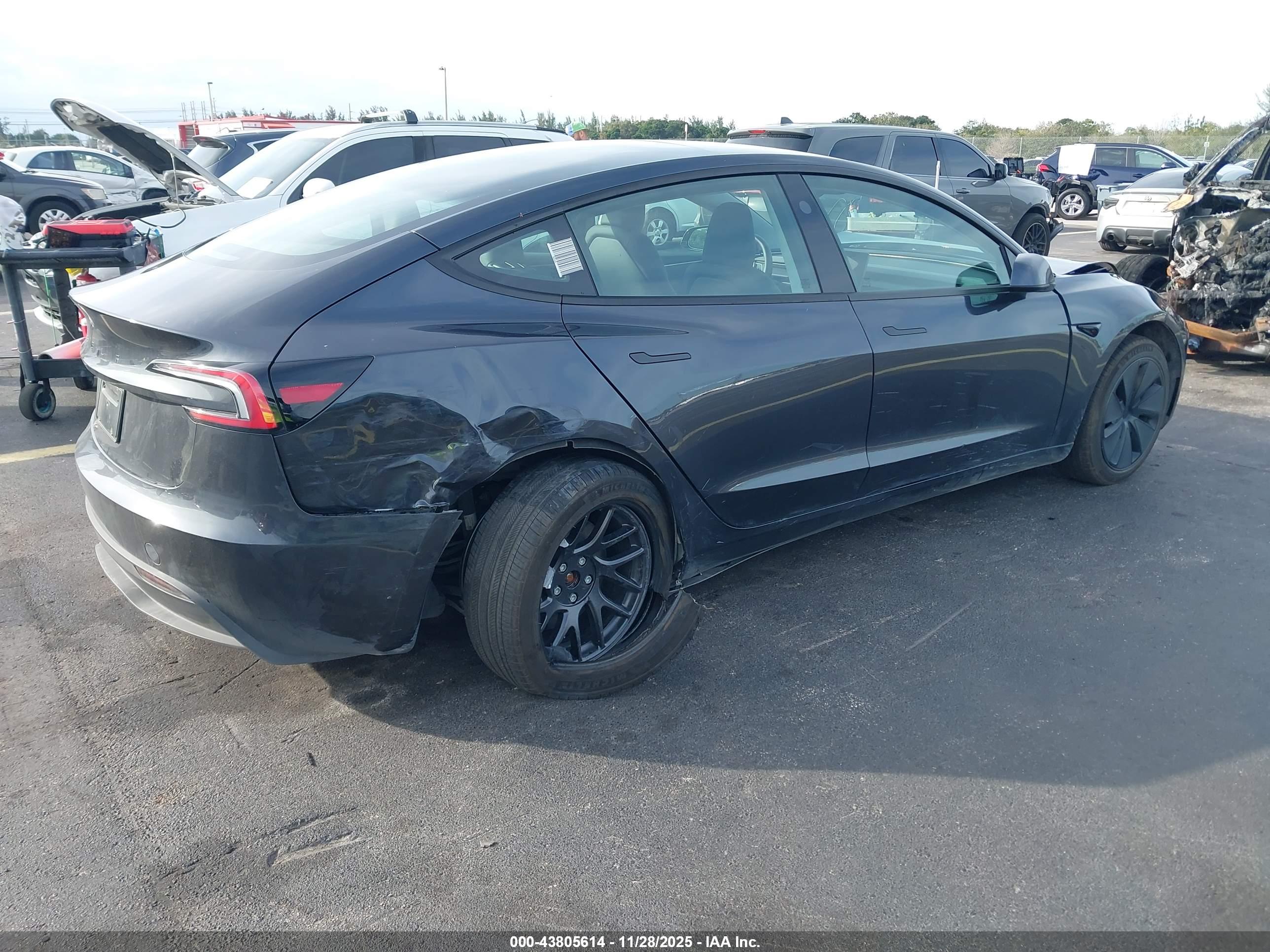 TESLA MODEL image 4