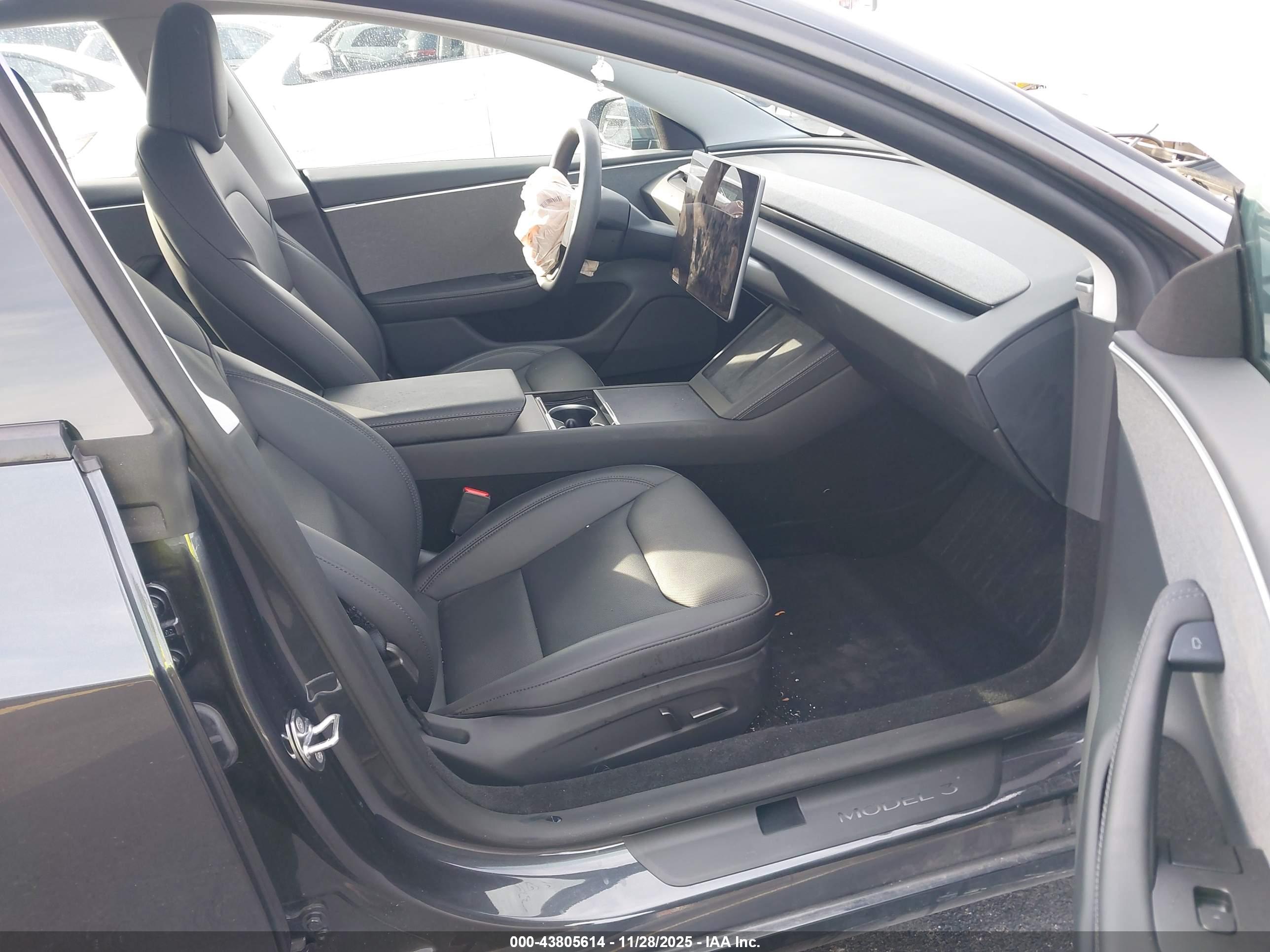TESLA MODEL image 5
