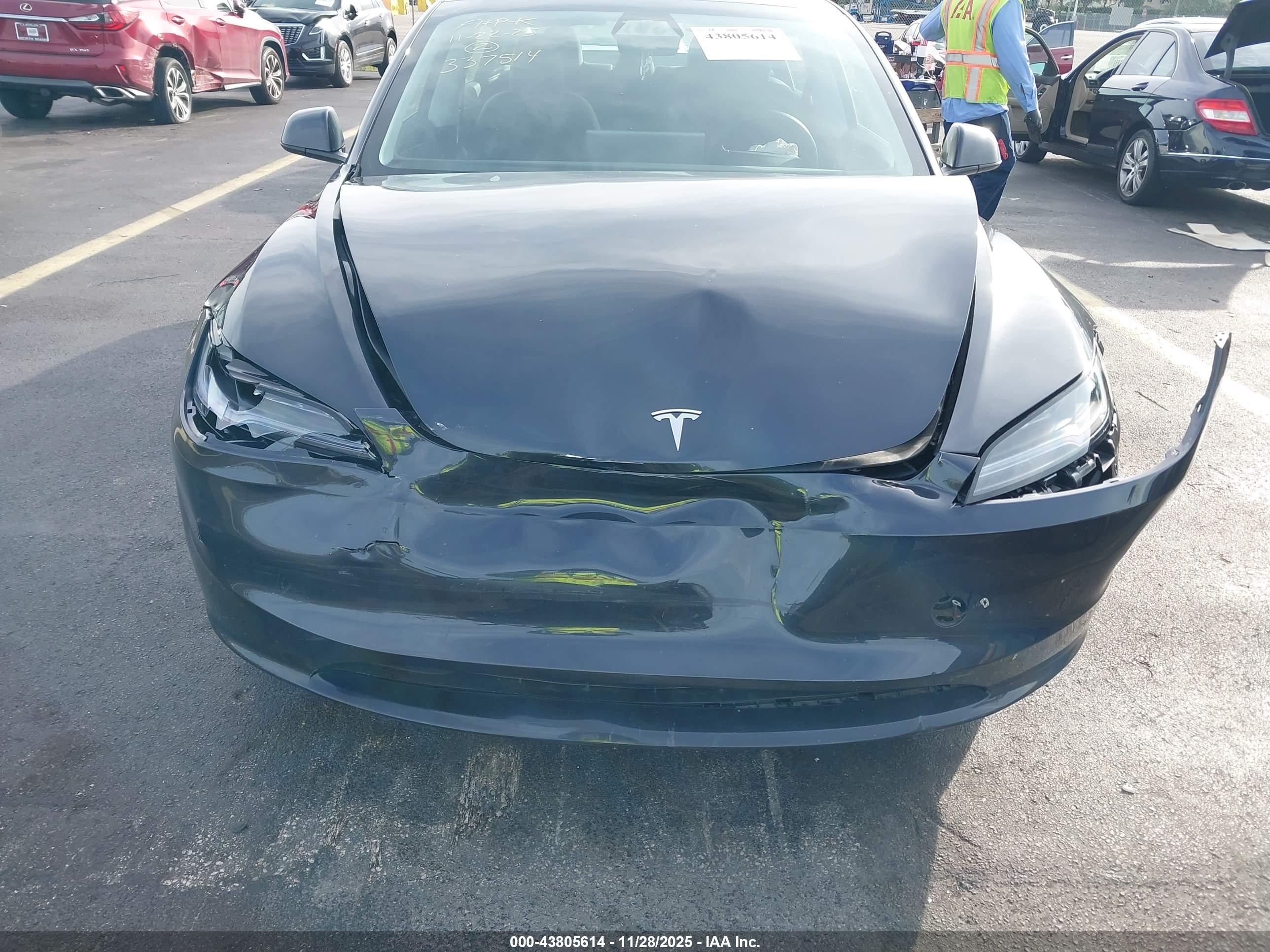 TESLA MODEL image 6