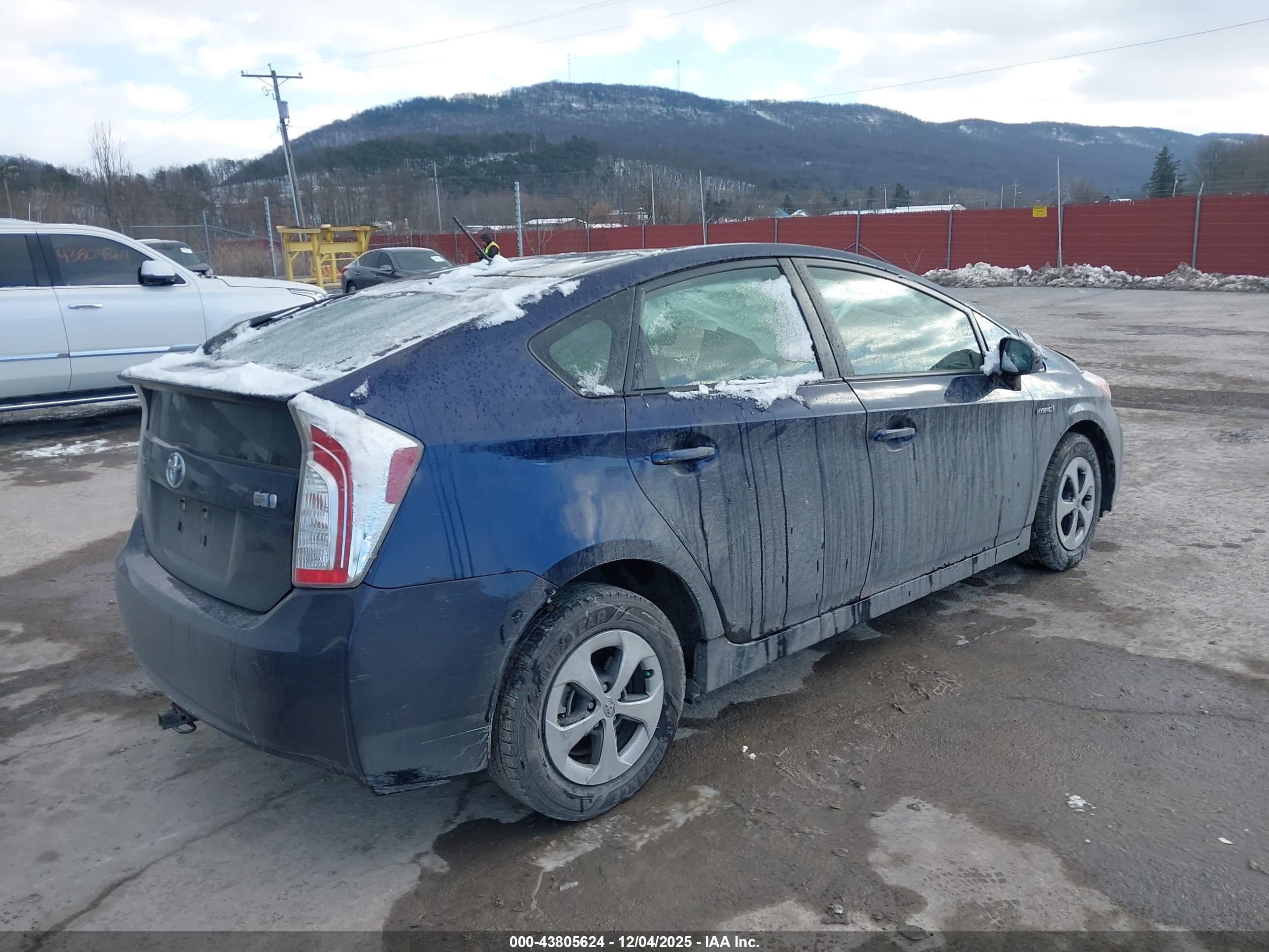 TOYOTA PRIUS image 4