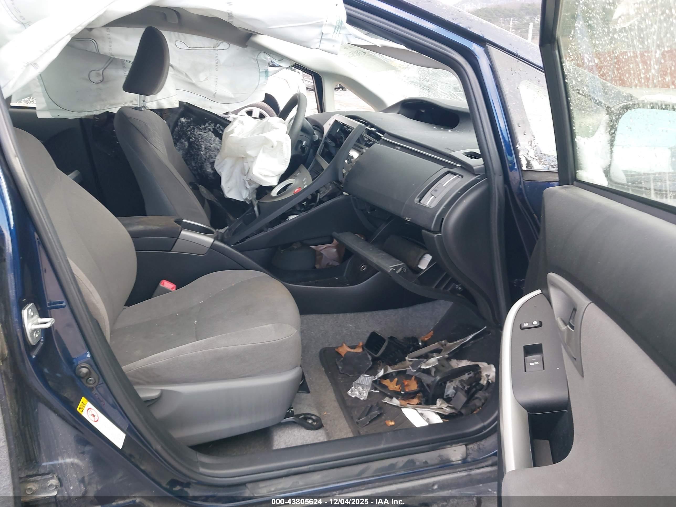 TOYOTA PRIUS image 5