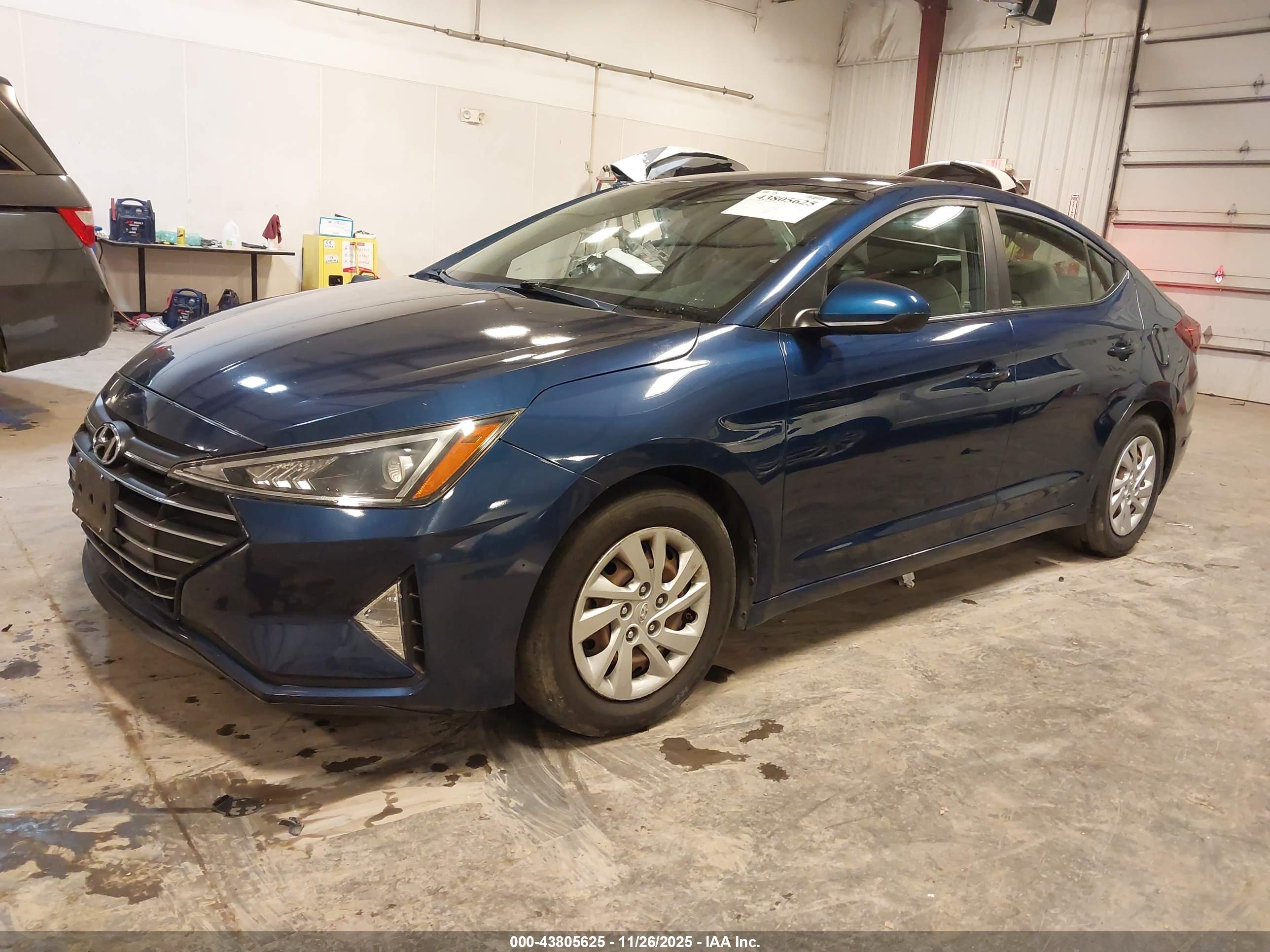 HYUNDAI ELANTRA image 2
