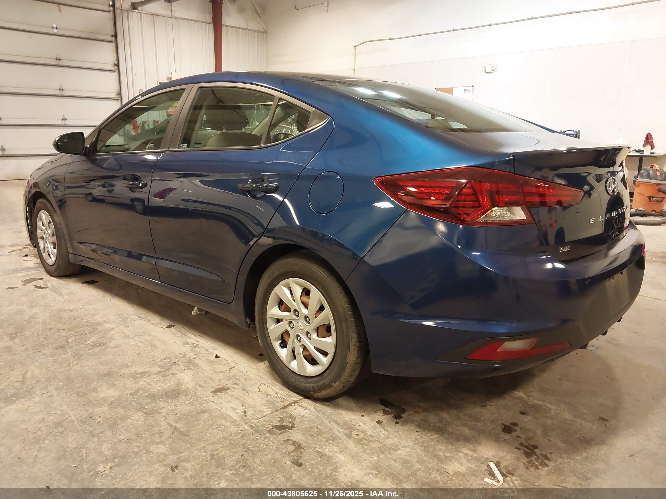 HYUNDAI ELANTRA image 3