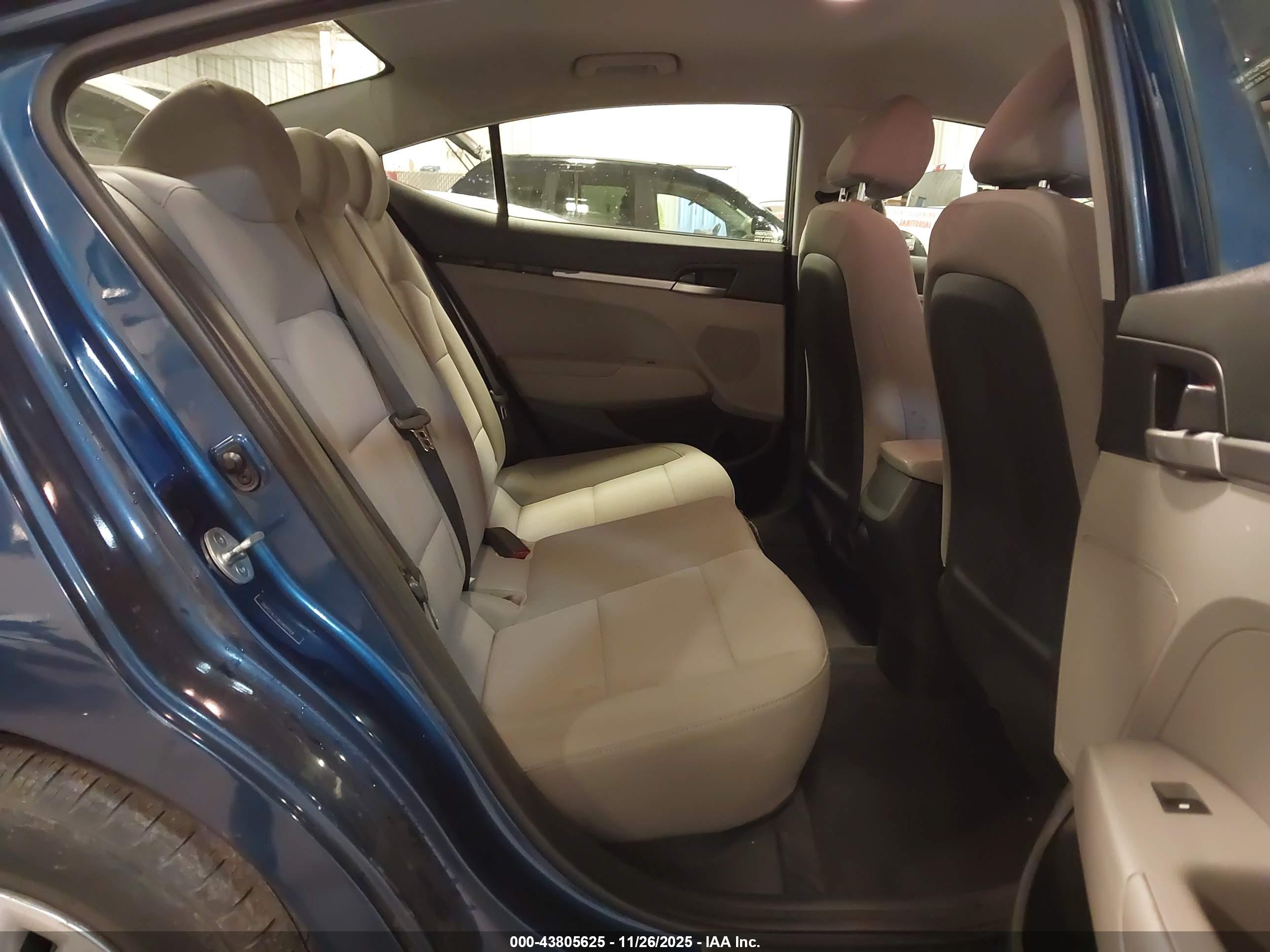 HYUNDAI ELANTRA image 8