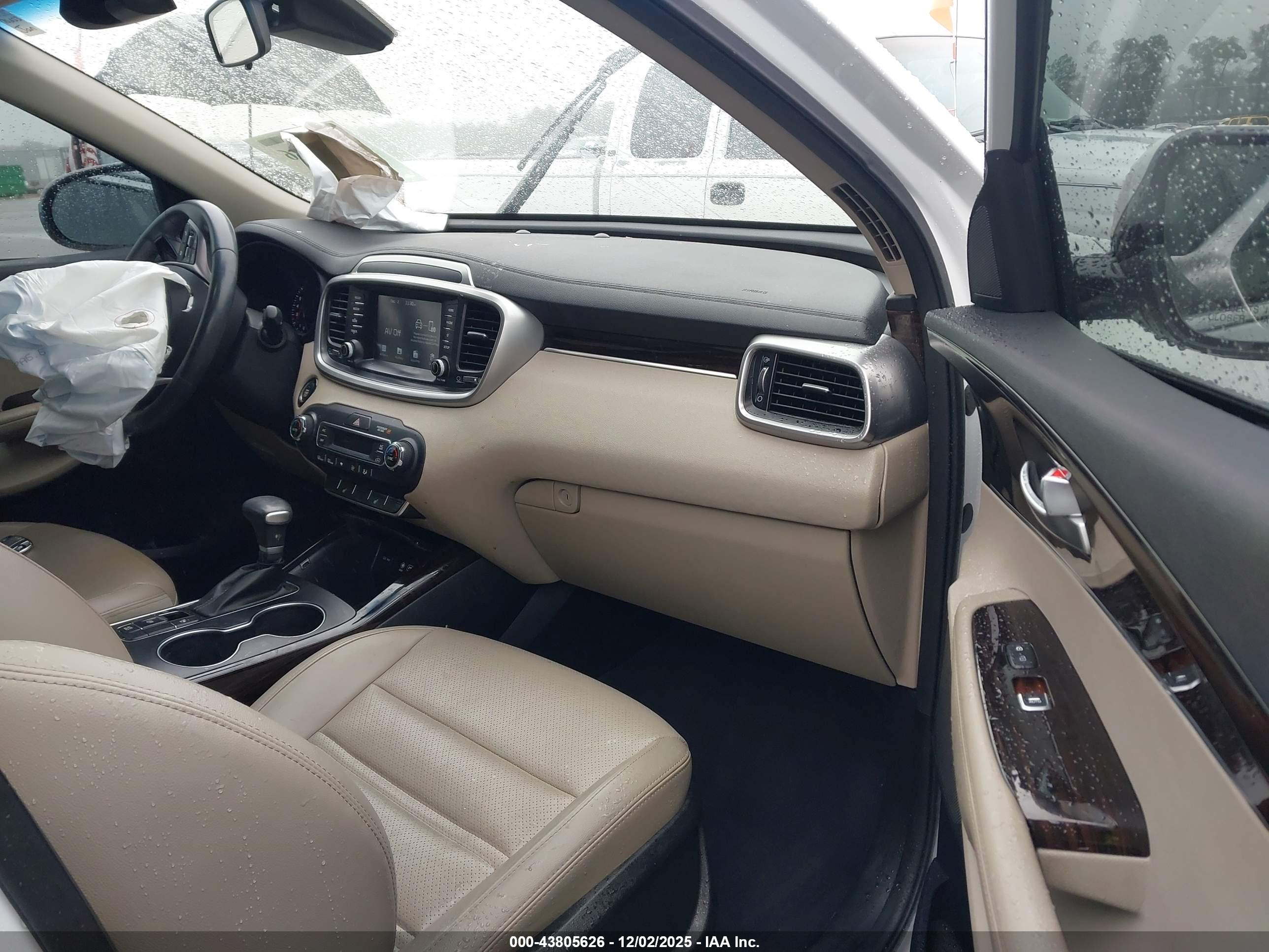 KIA SORENTO image 5