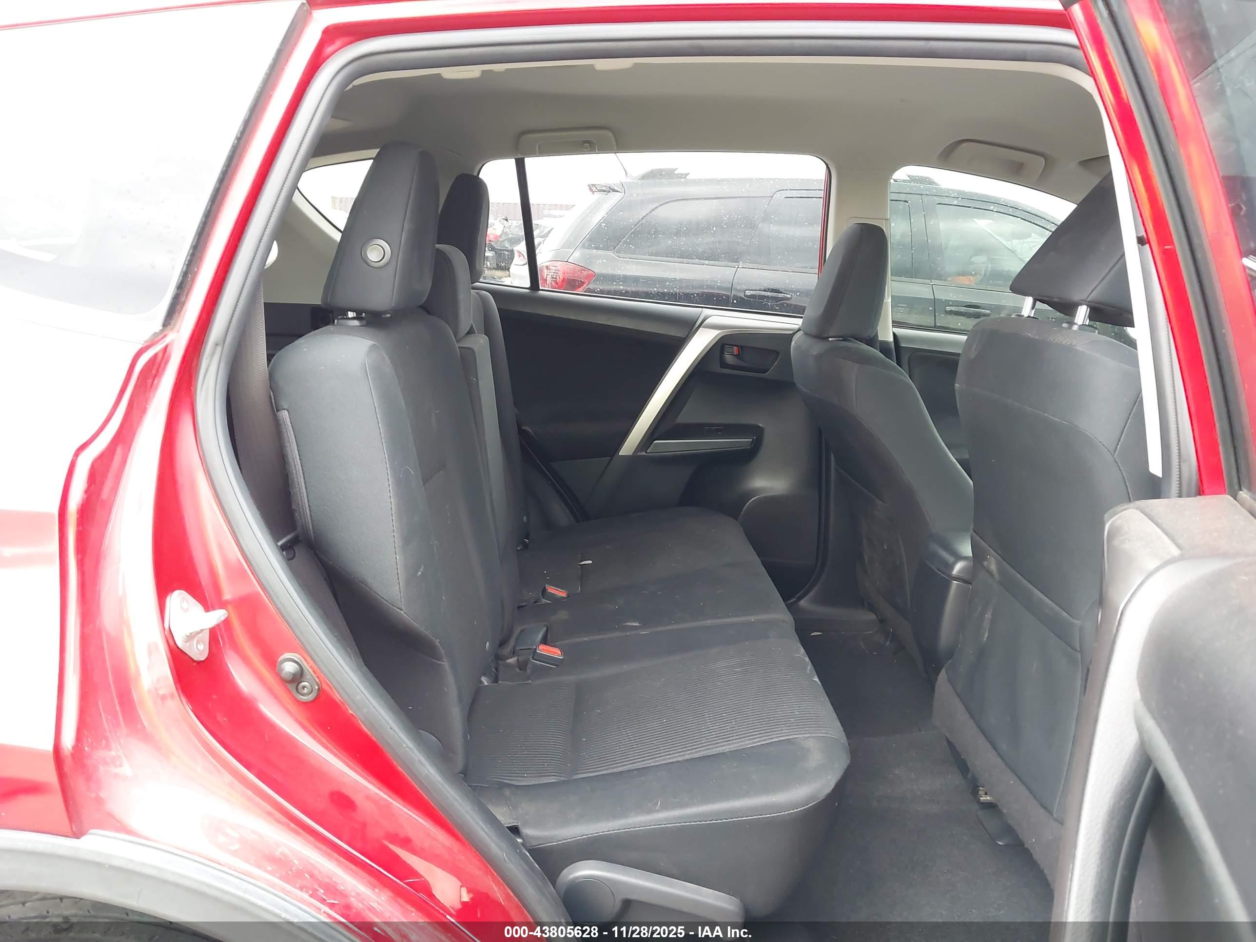 TOYOTA RAV4 image 8